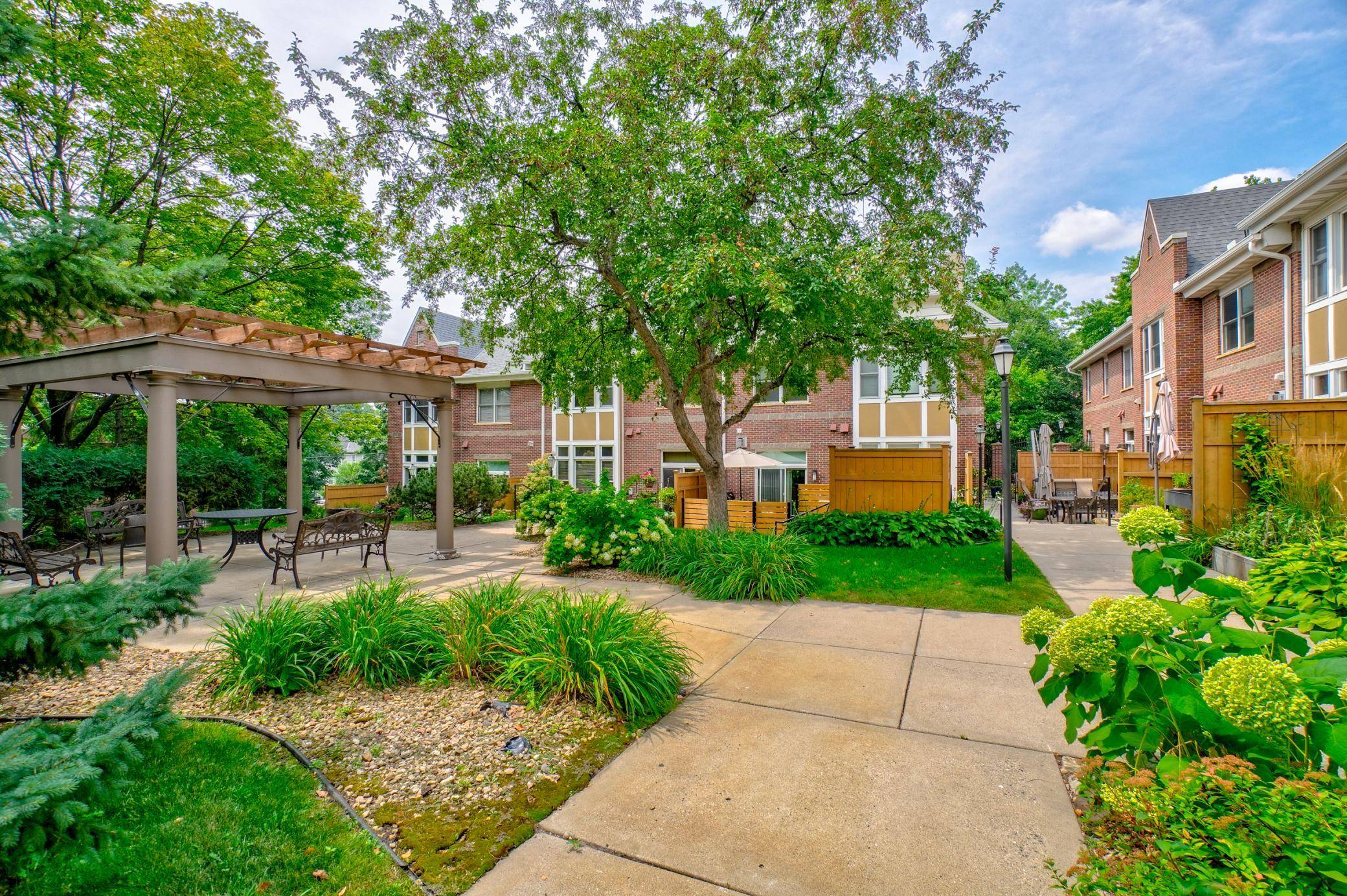 552 Summit AVE, Saint Paul, MN 55102