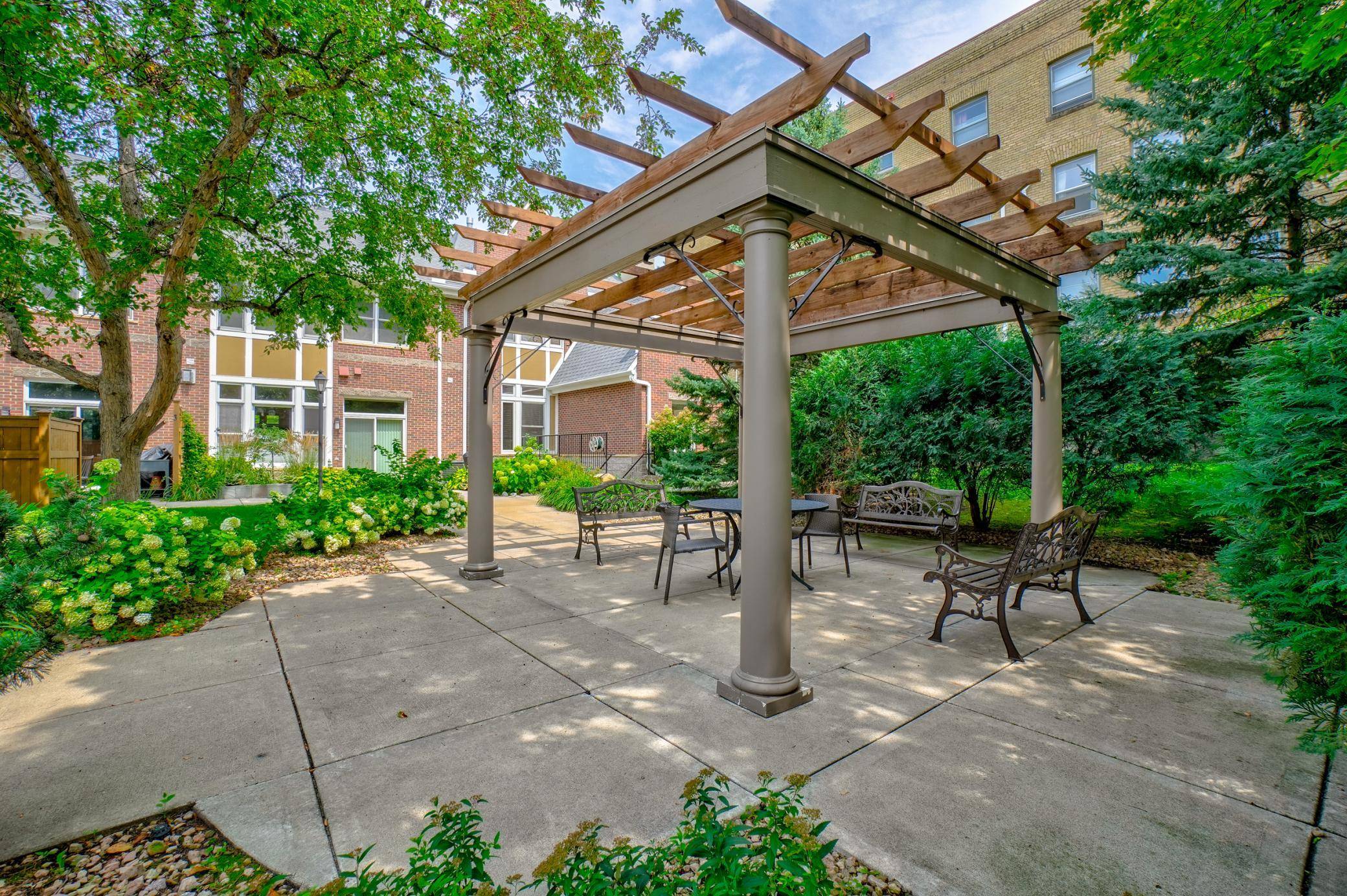 552 Summit AVE, Saint Paul, MN 55102