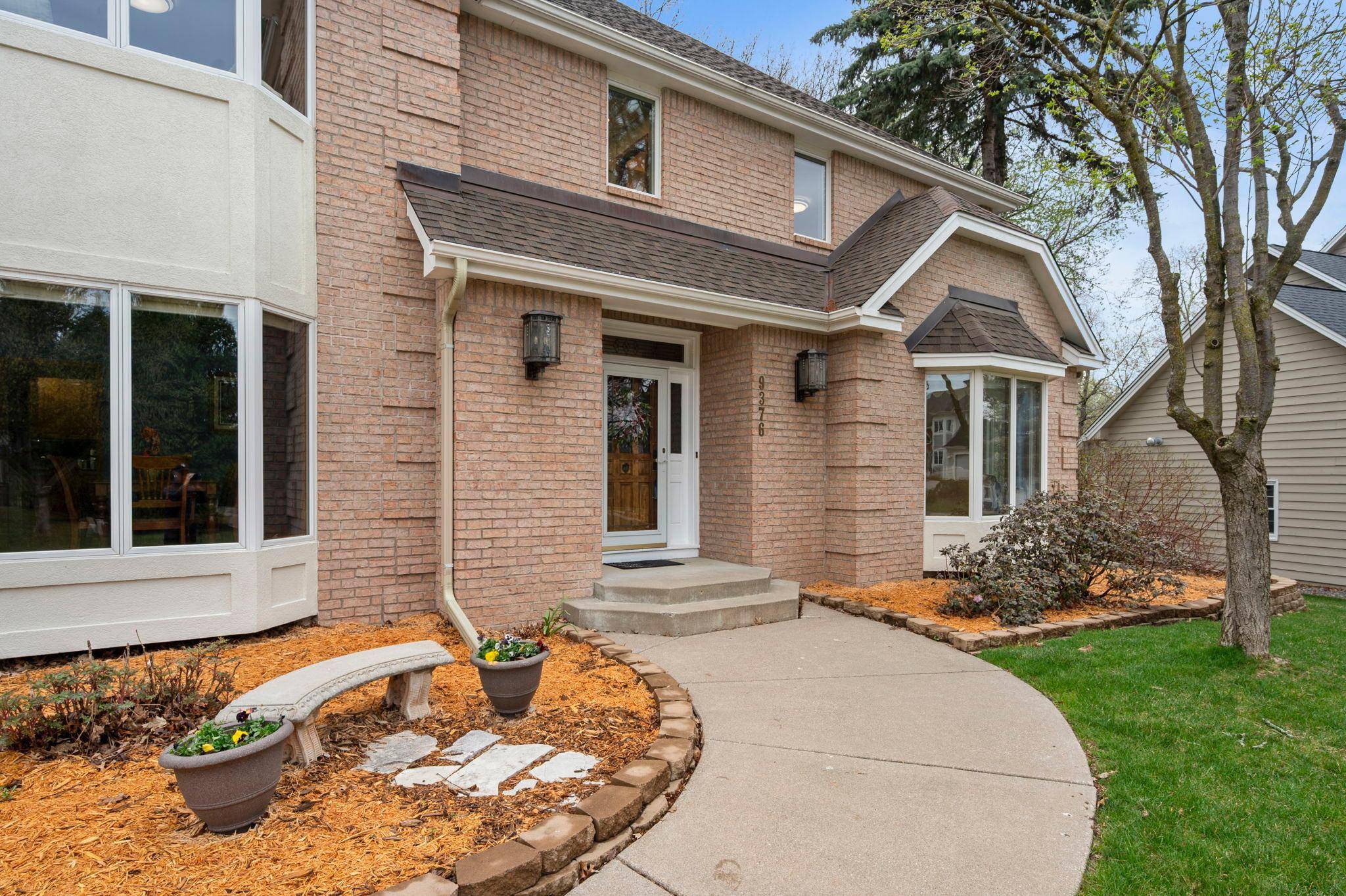 9376 Wedgewood Drive, Woodbury, MN 55125