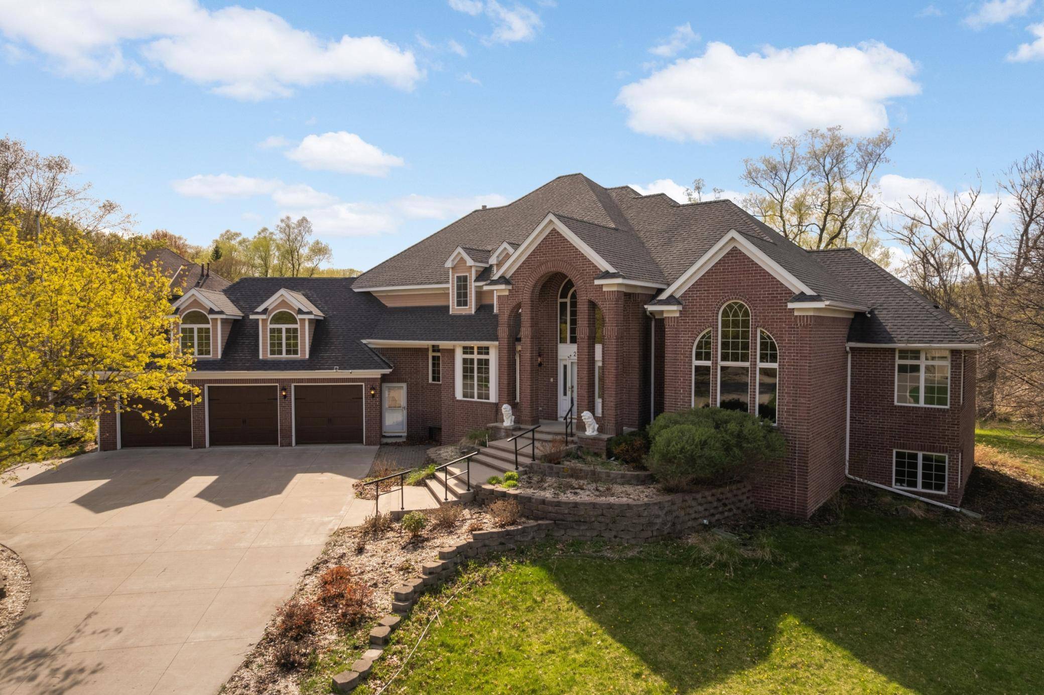 2437 Sunset CT, Little Canada, MN 55117