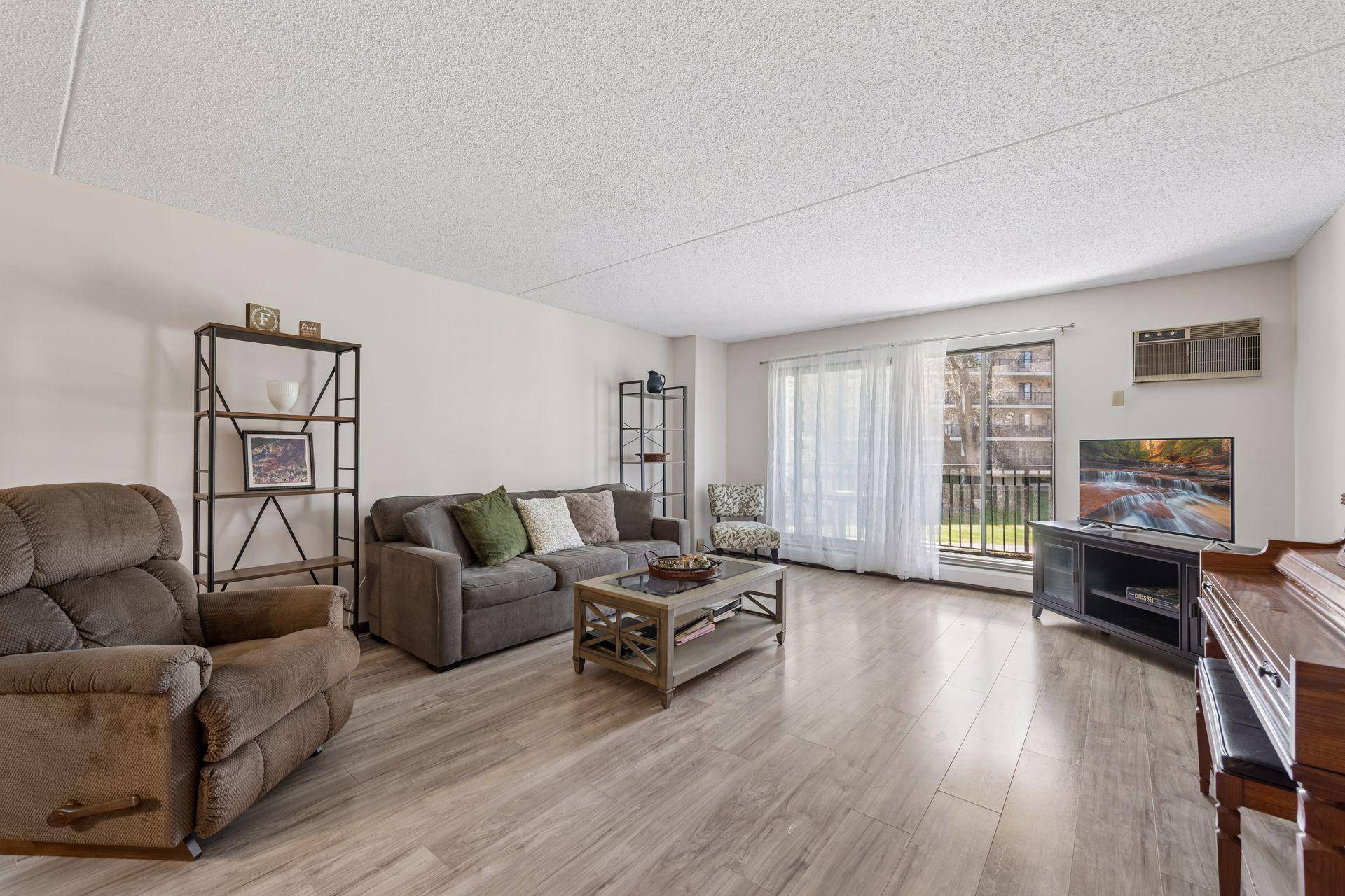 10531 Cedar Lake RD #212, Minnetonka, MN 55305