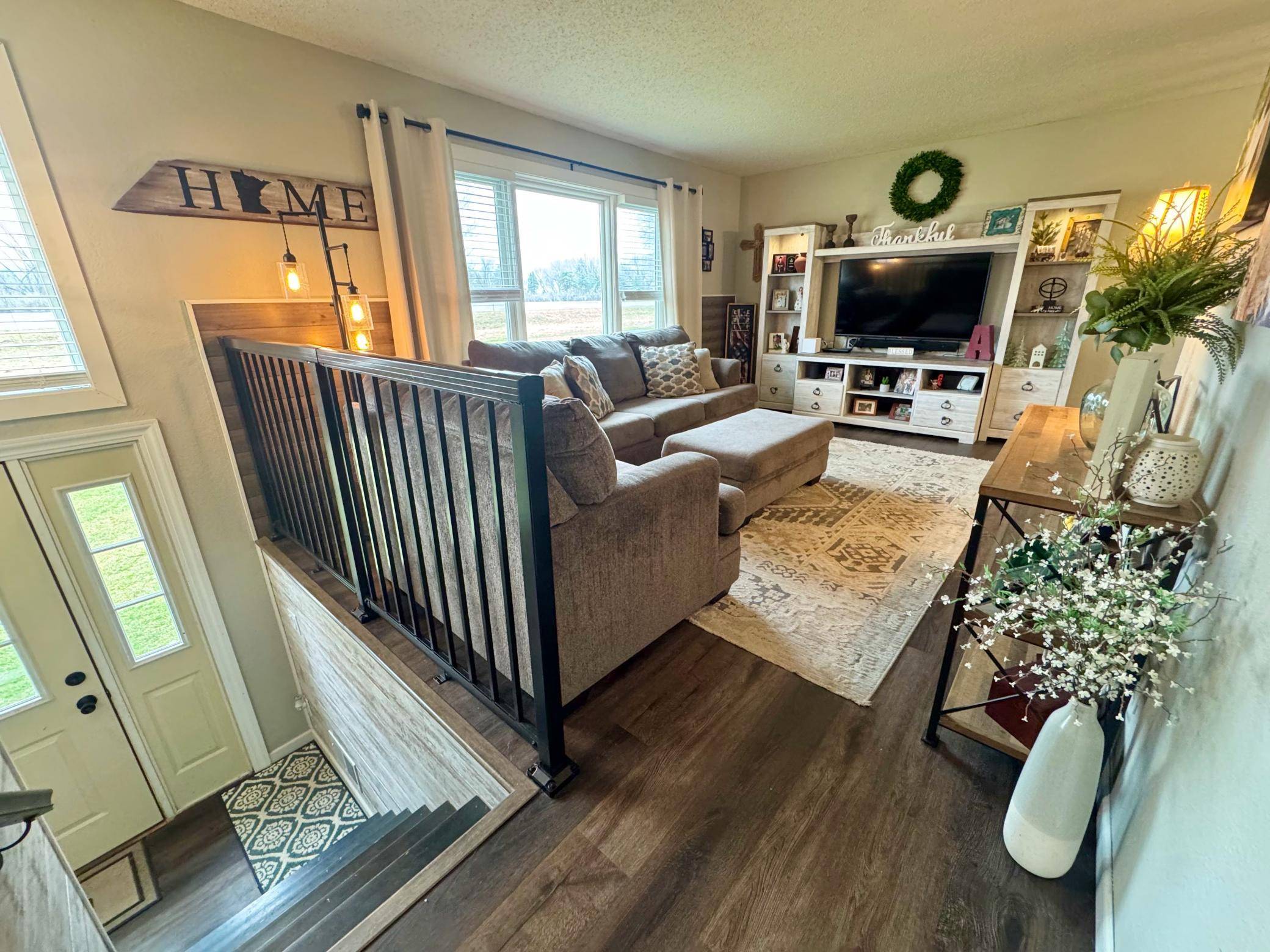 501 Hawthorne DR, Marshall, MN 56258