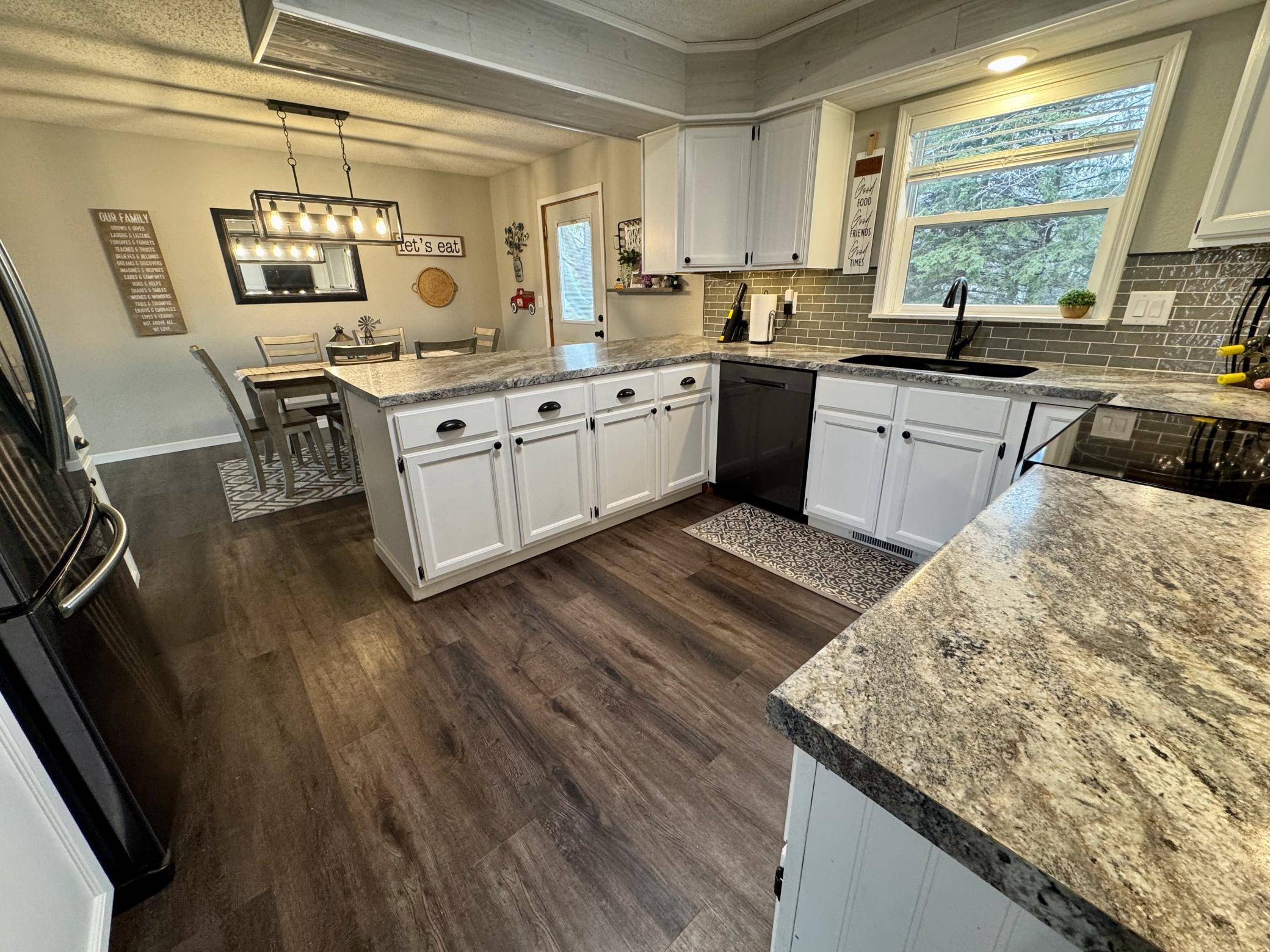 501 Hawthorne DR, Marshall, MN 56258