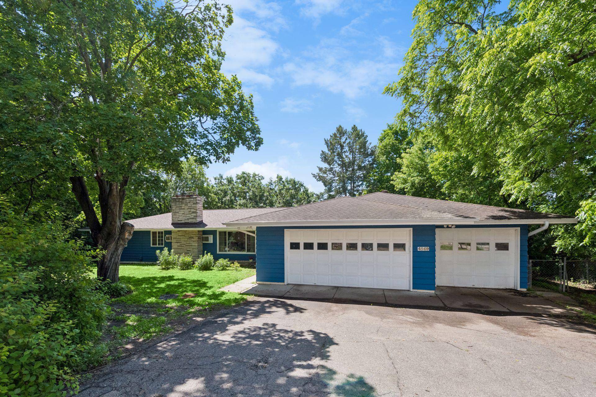 4569 Shoreline DR, Spring Park, MN 55384