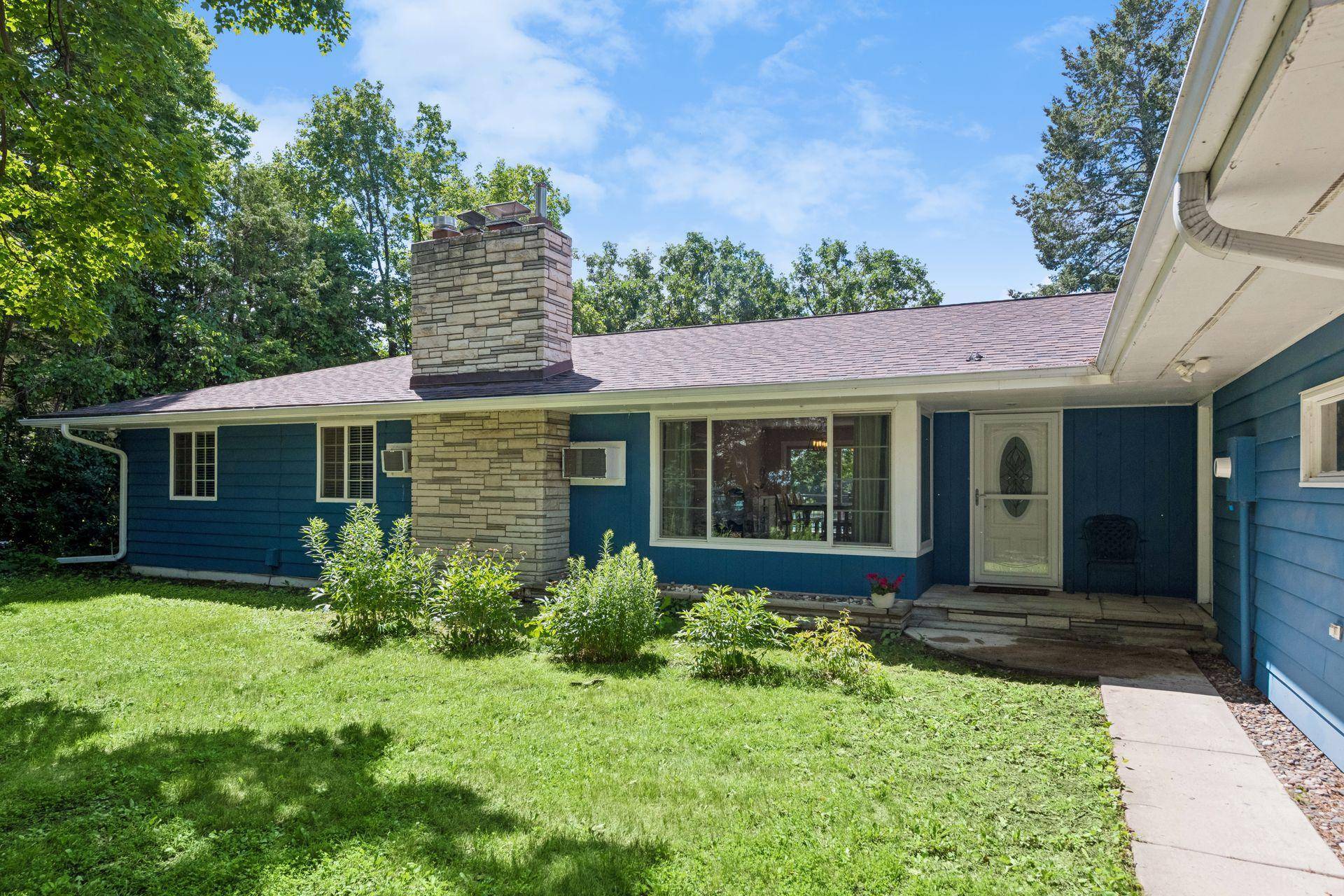 4569 Shoreline DR, Spring Park, MN 55384