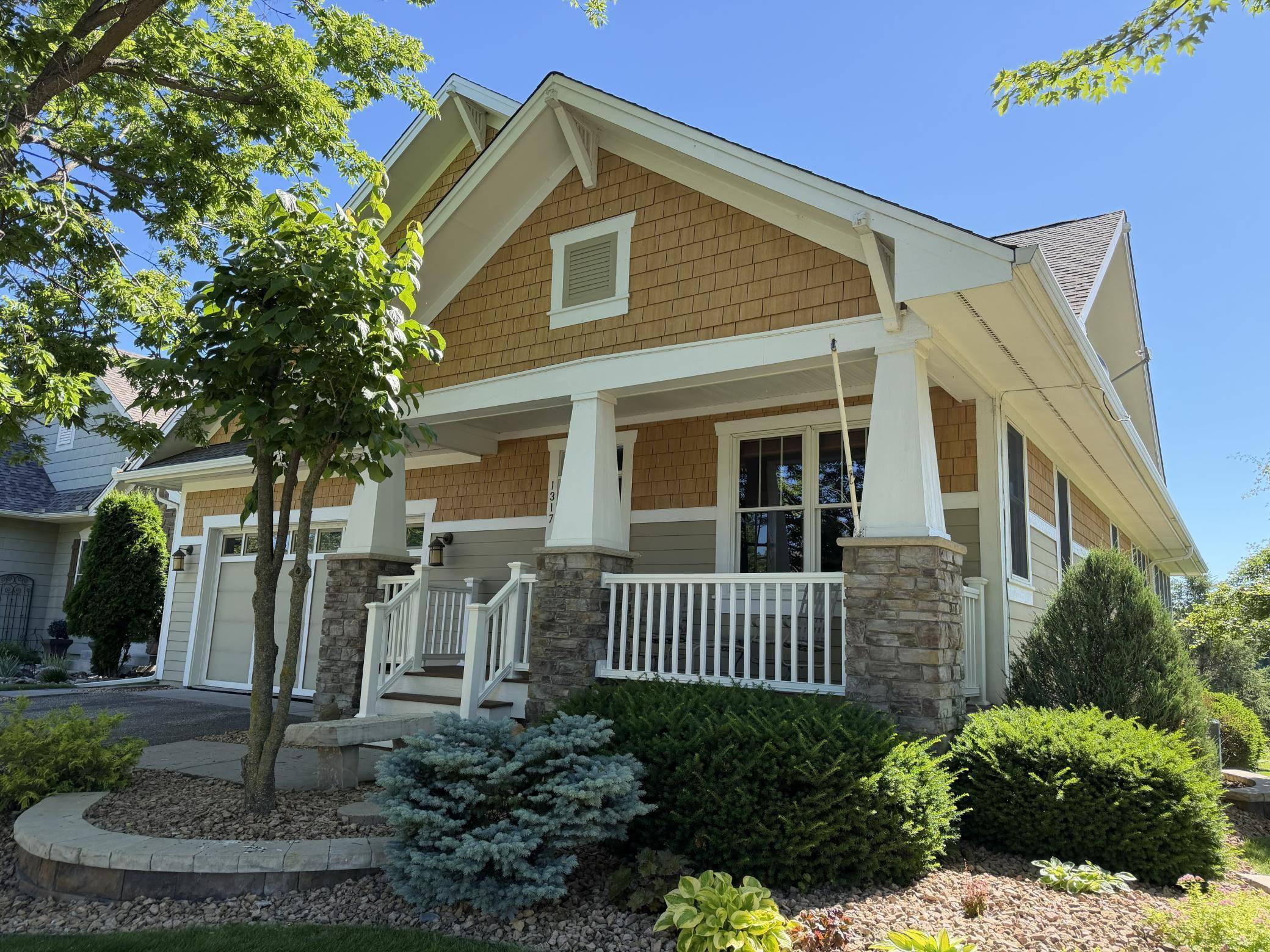 1317 Waters PATH, Woodbury, MN 55129