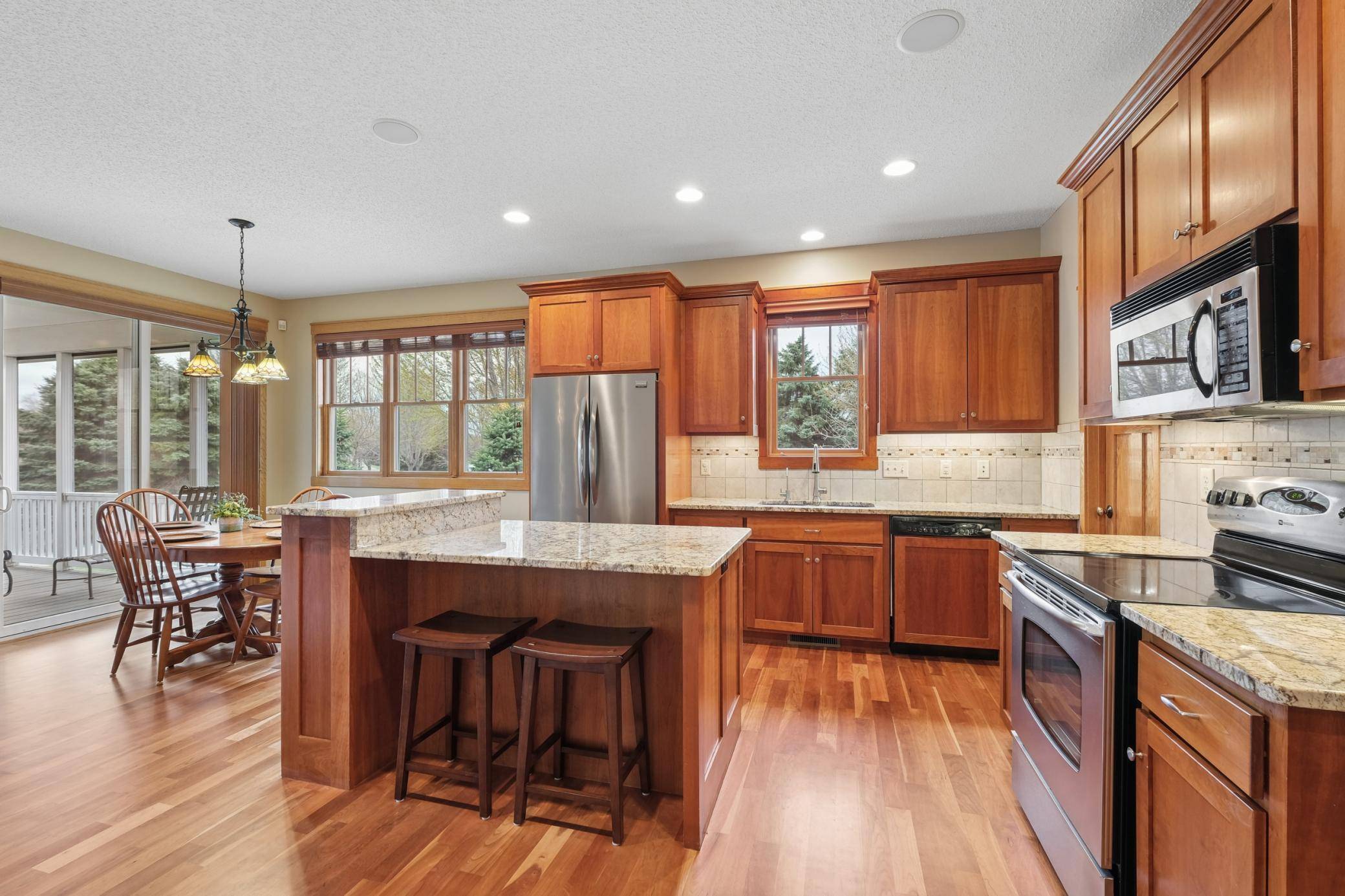 1317 Waters PATH, Woodbury, MN 55129