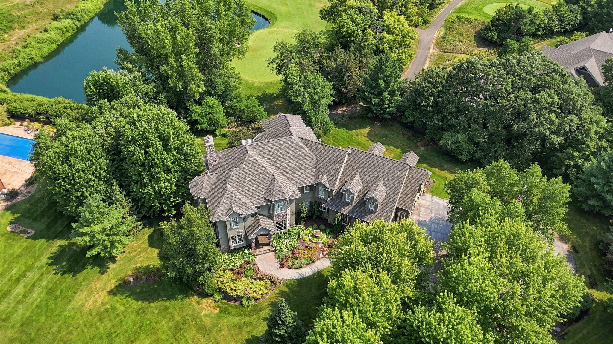 327 Lindsay RD, Hudson, WI 54016