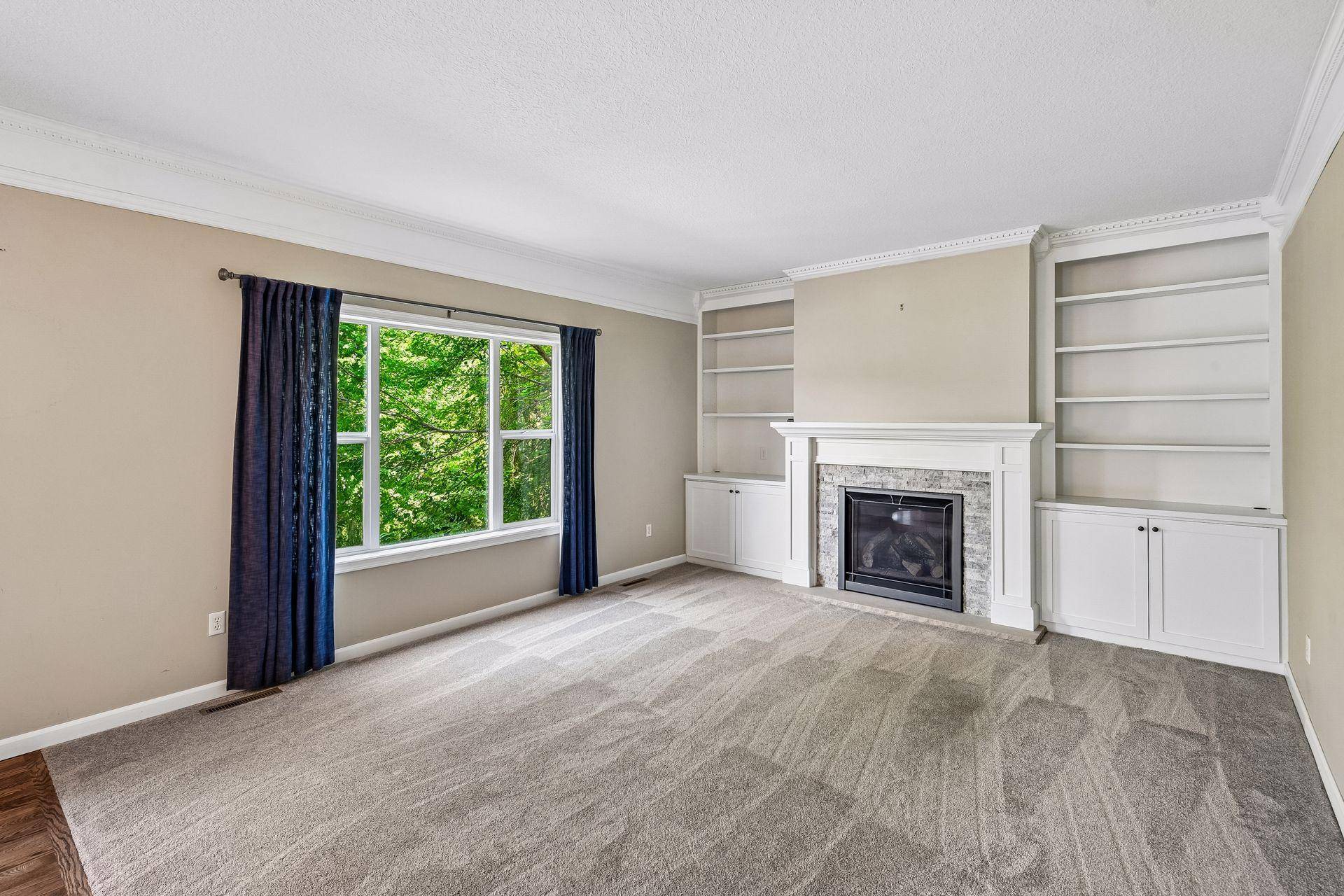 254 Jaspers CIR S, Chaska, MN 55318