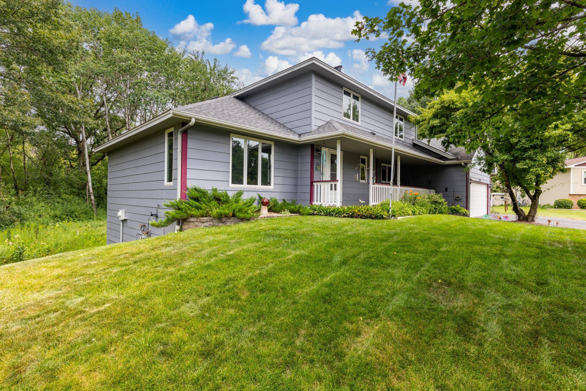 2217 Gentry AVE N, Oakdale, MN 55128