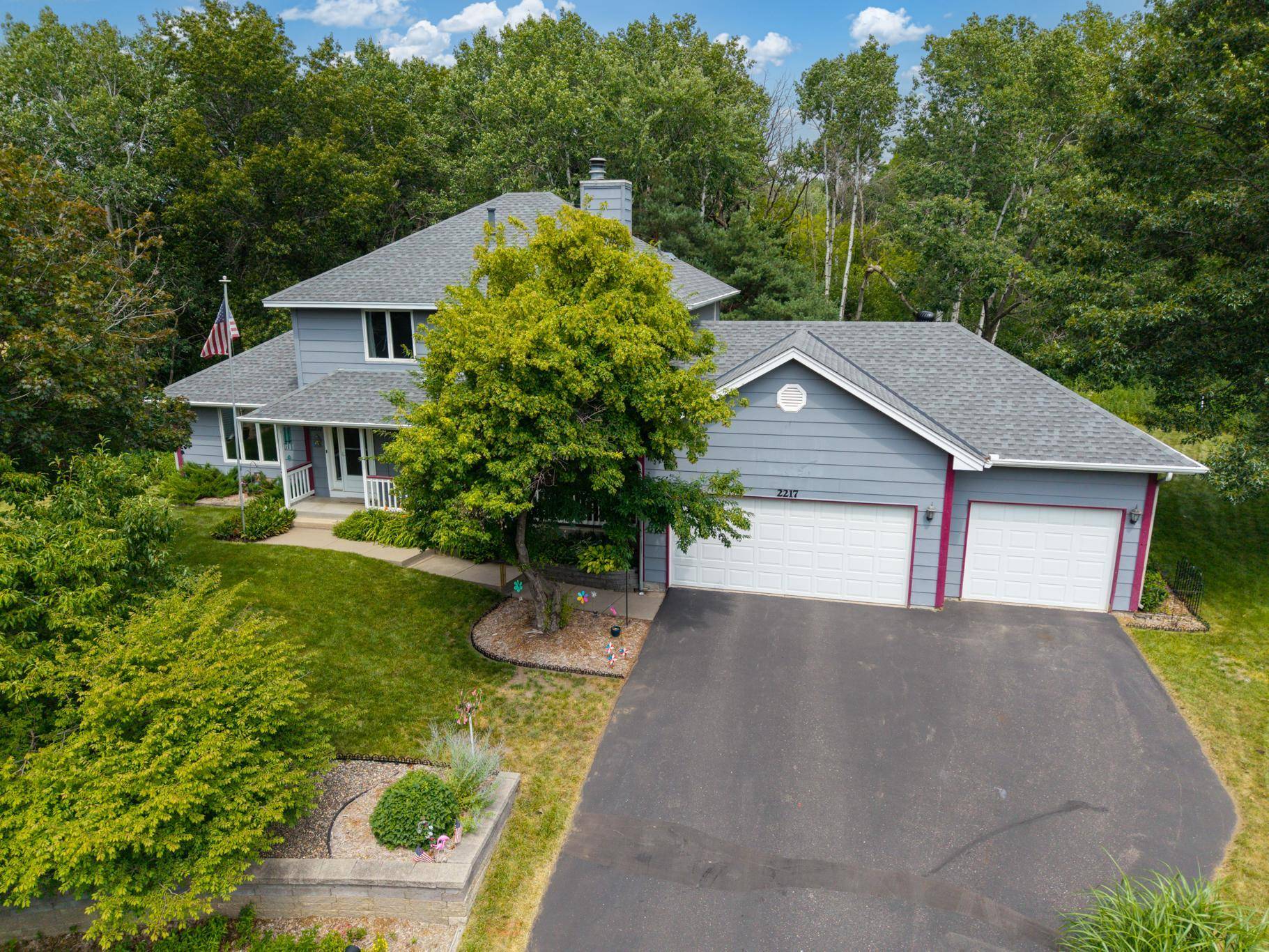 2217 Gentry AVE N, Oakdale, MN 55128