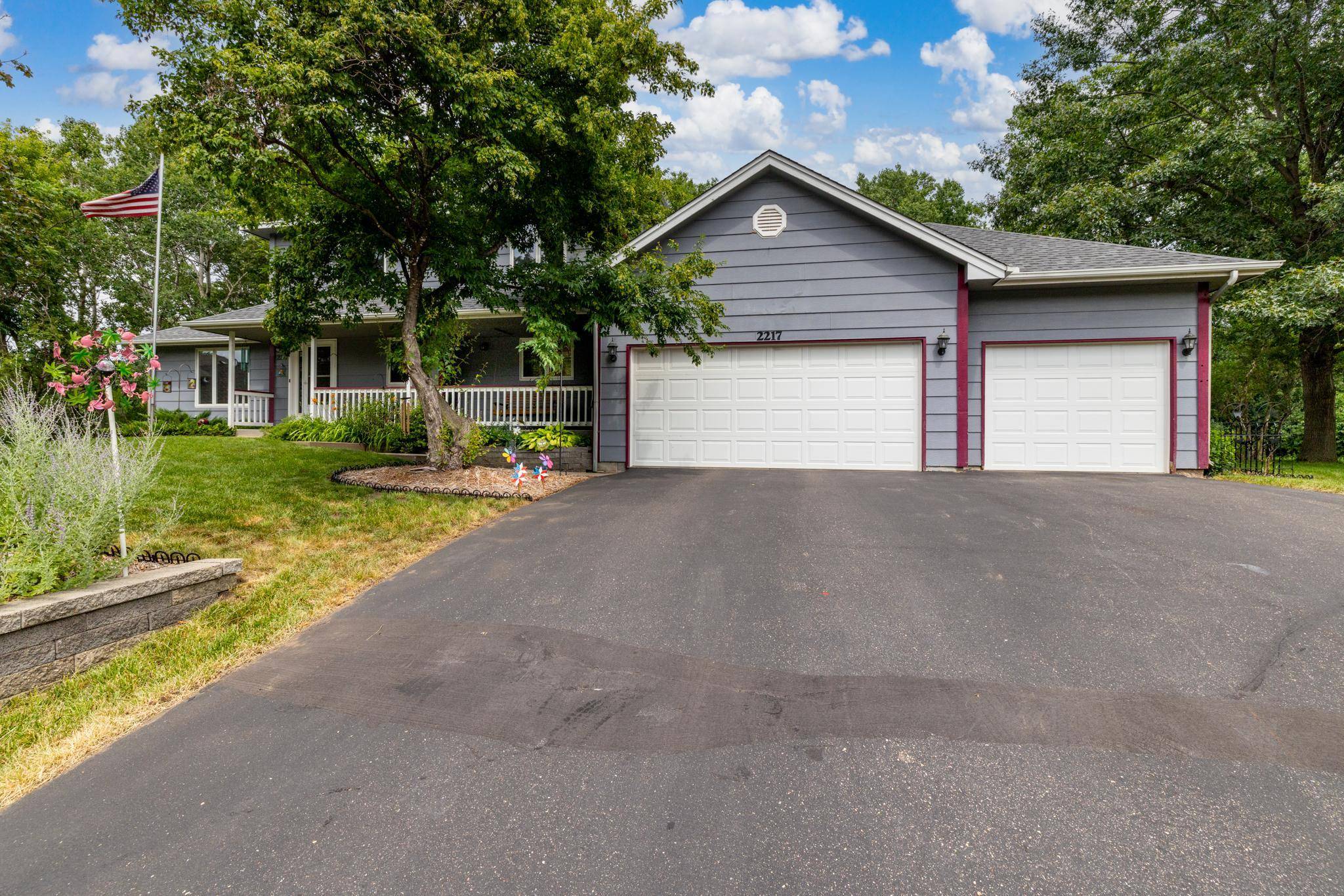 2217 Gentry AVE N, Oakdale, MN 55128