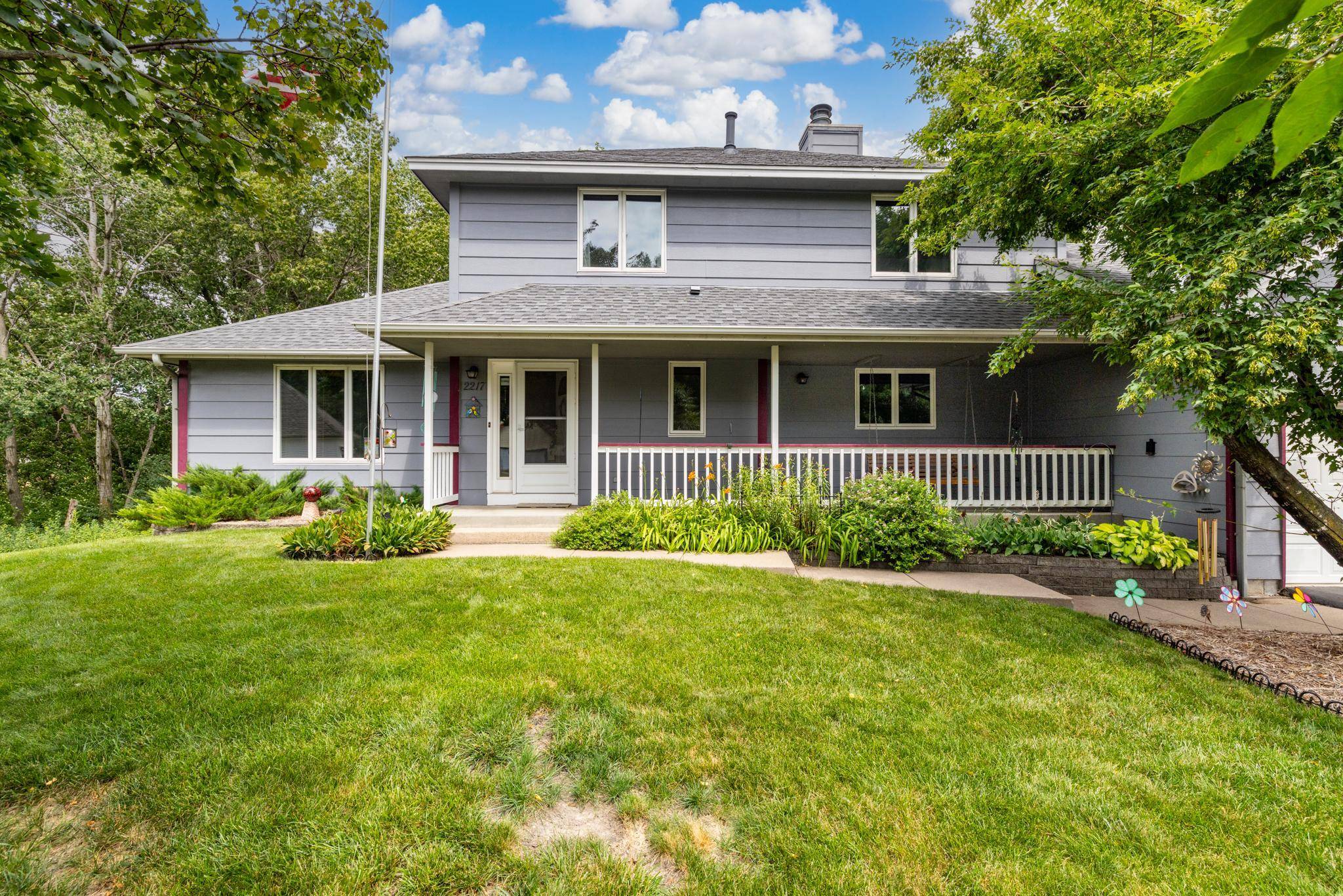 2217 Gentry AVE N, Oakdale, MN 55128