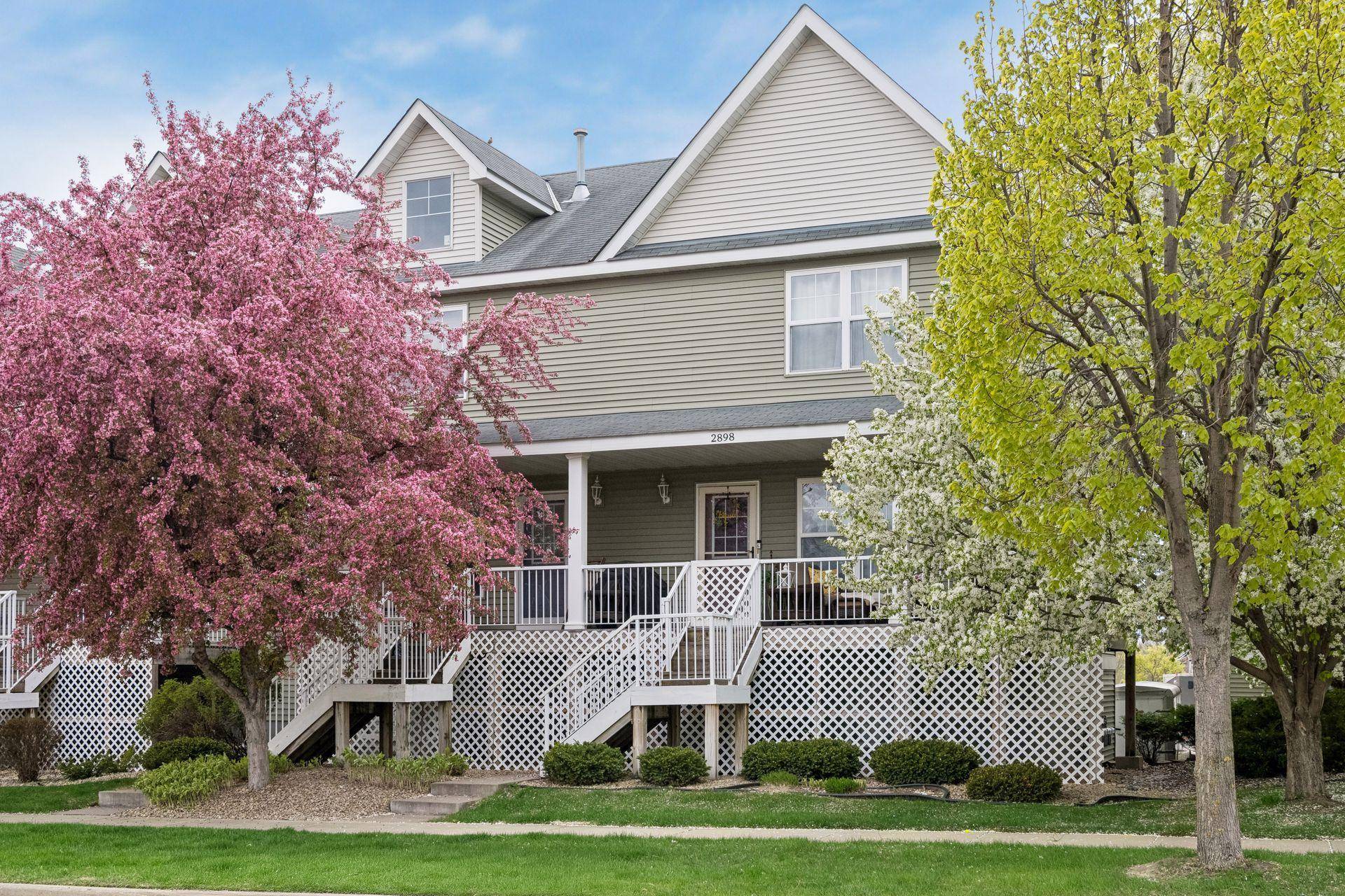 2898 Clover Ridge DR, Chaska, MN 55318