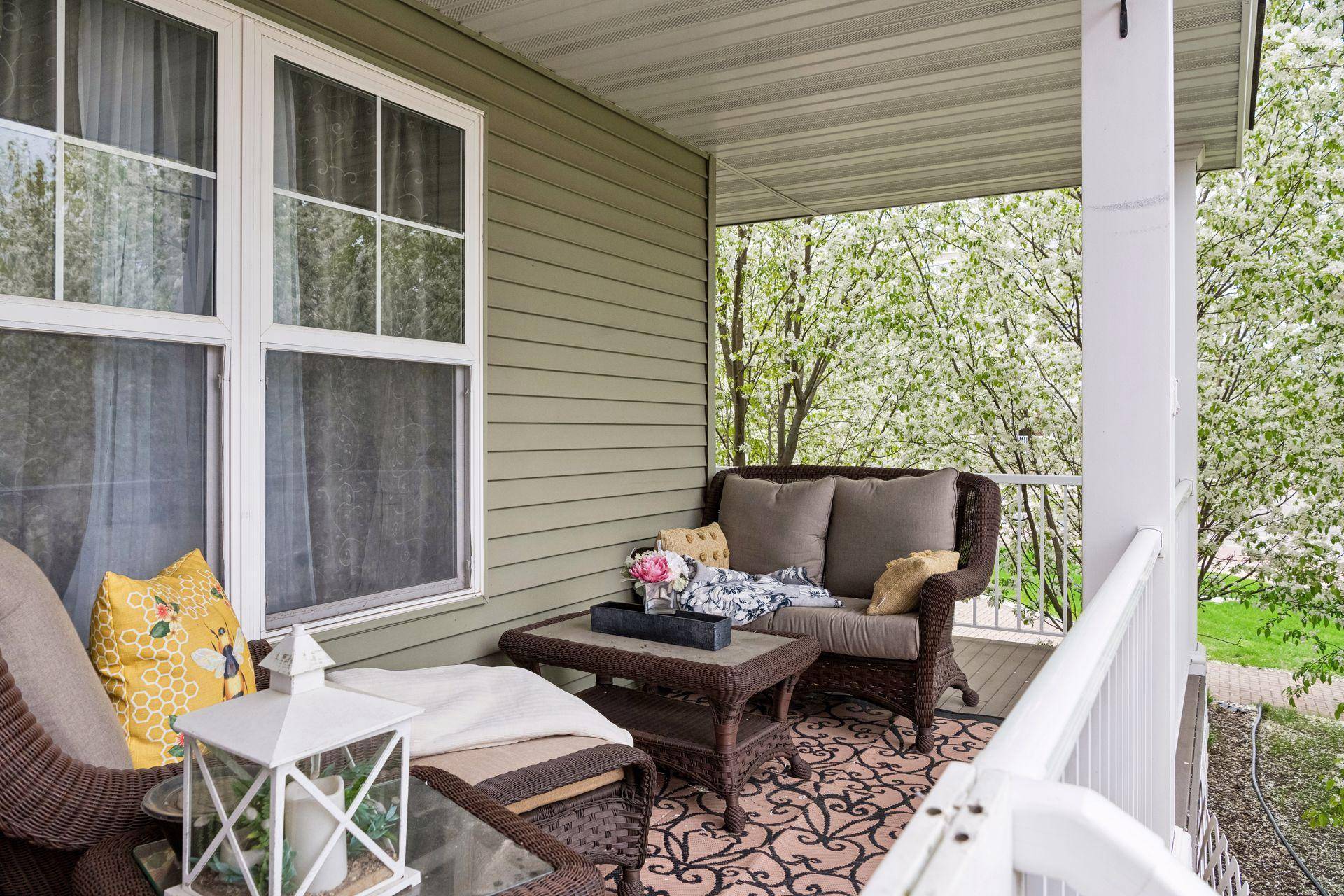 2898 Clover Ridge DR, Chaska, MN 55318