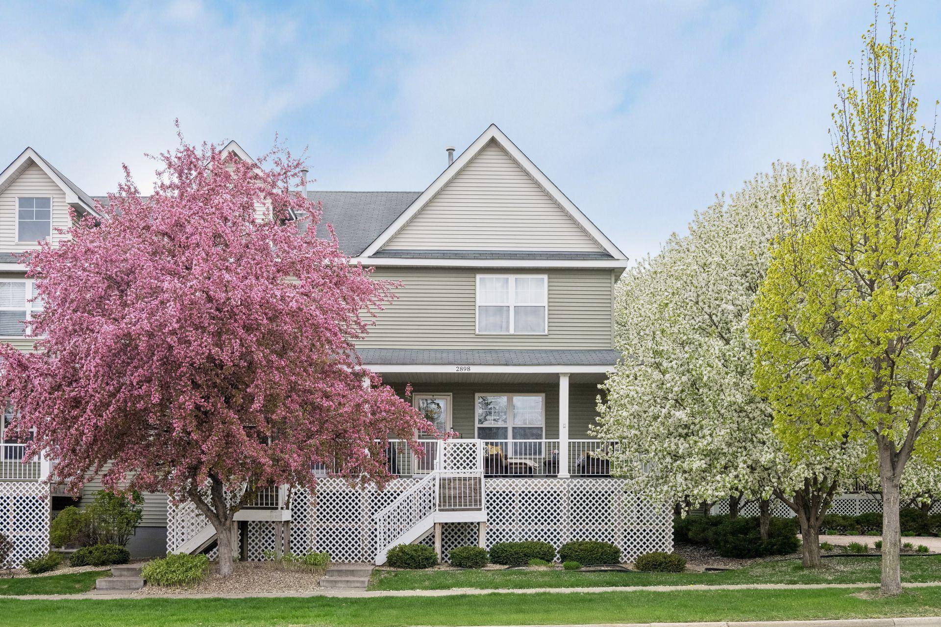 2898 Clover Ridge DR, Chaska, MN 55318