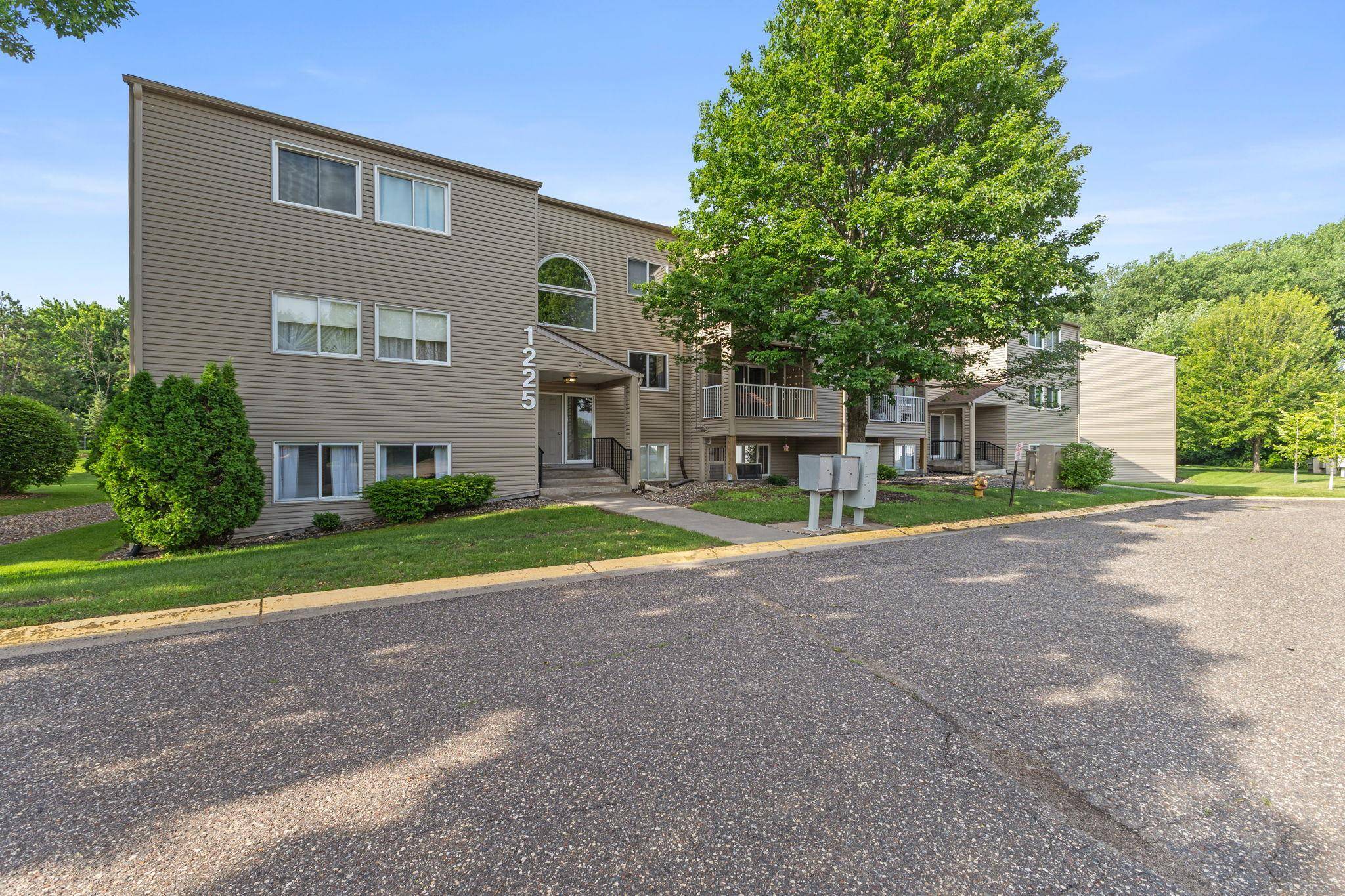 1225 Ferndale ST N #B9, Maplewood, MN 55119