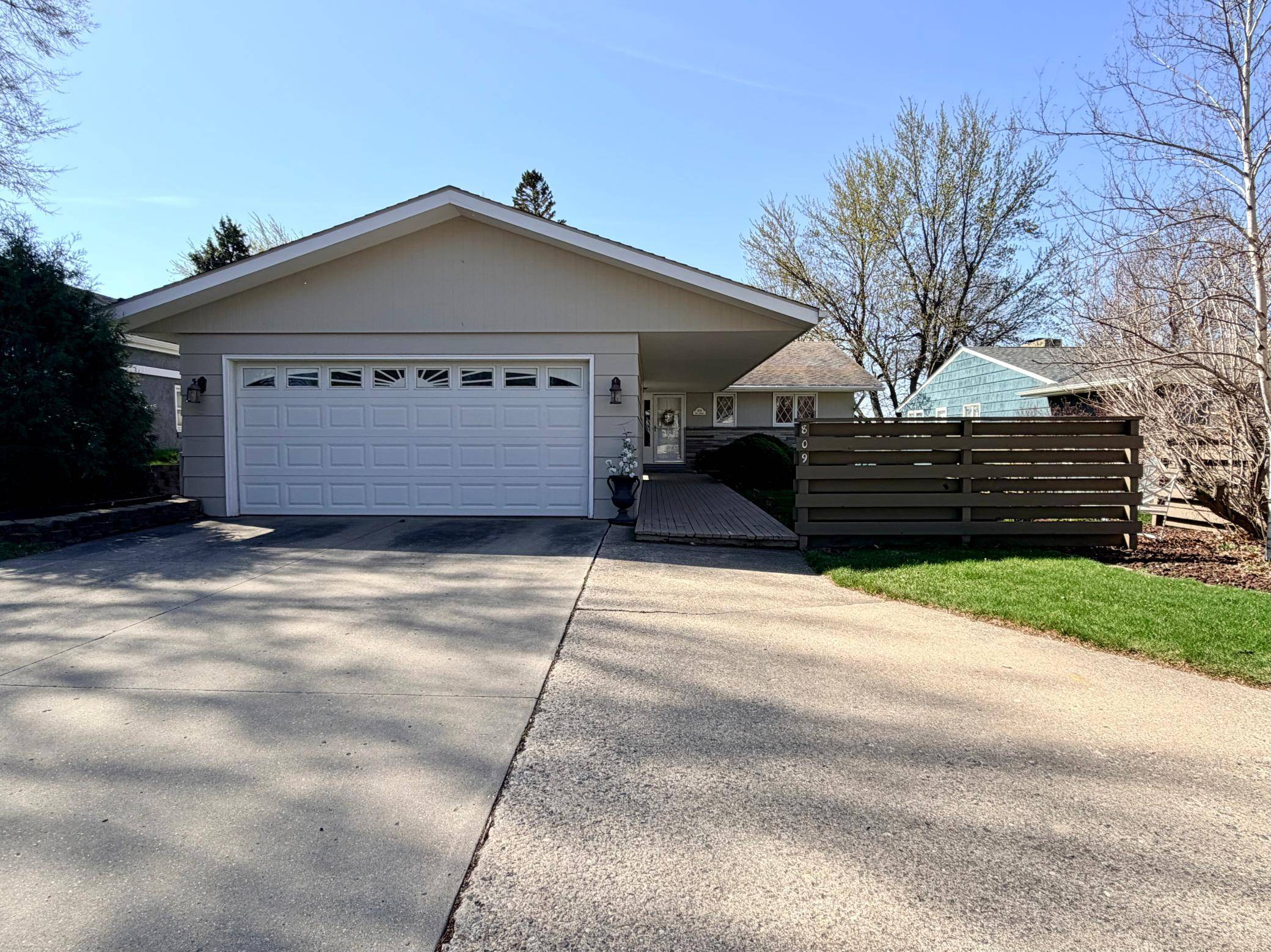 809 W Lake AVE, Worthington, MN 56187