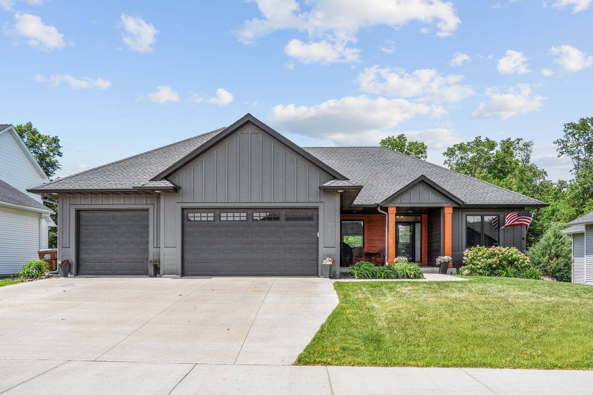 702 Eastland AVE SE, New Prague, MN 56071