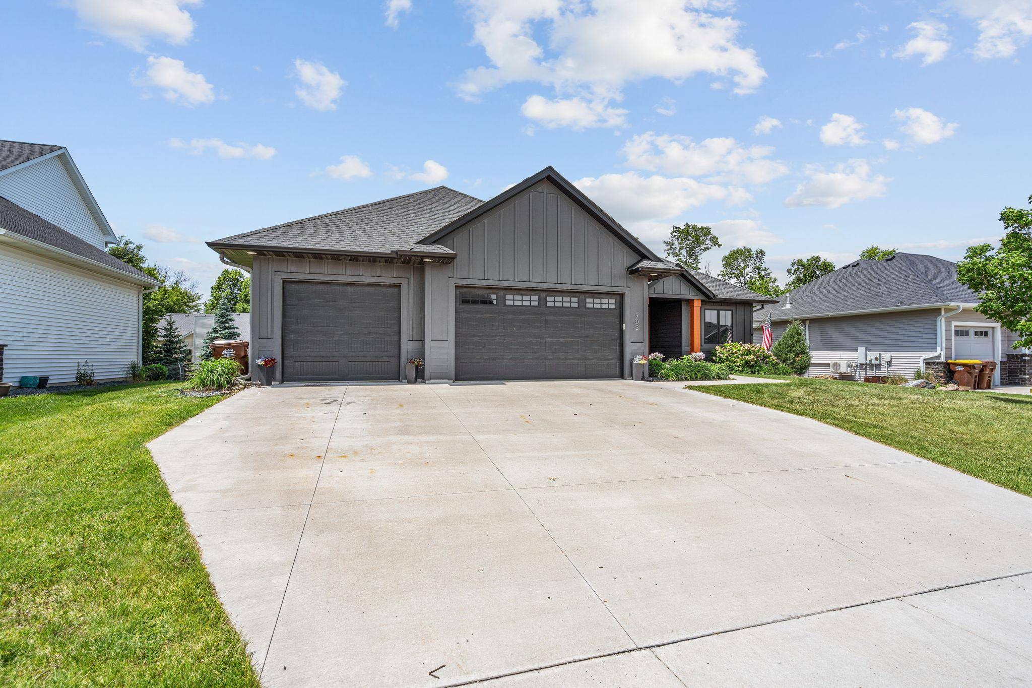 702 Eastland AVE SE, New Prague, MN 56071