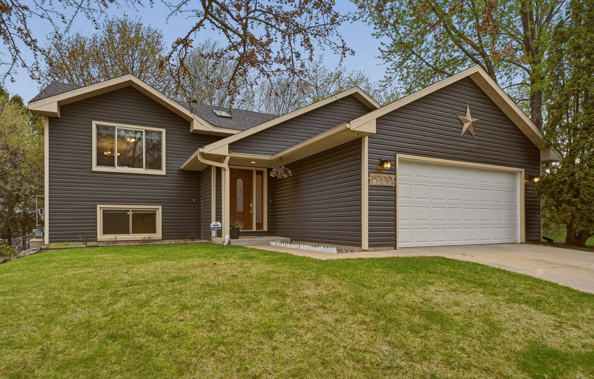6209 24th AVE NW, Rochester, MN 55901