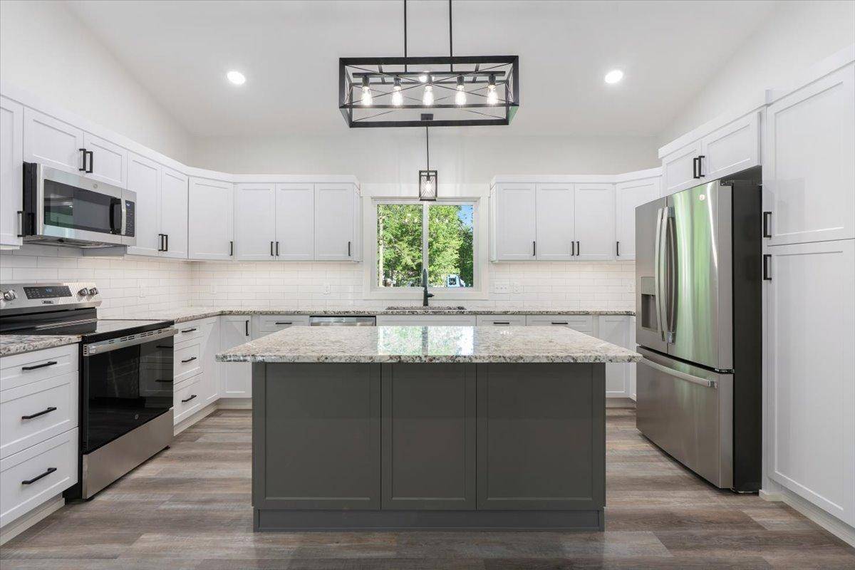 1622 Maplewood Ridge RD, East Gull Lake, MN 56401