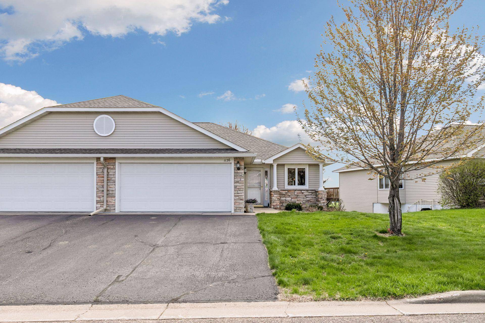 1136 Highpoint CT, New Richmond, WI 54017