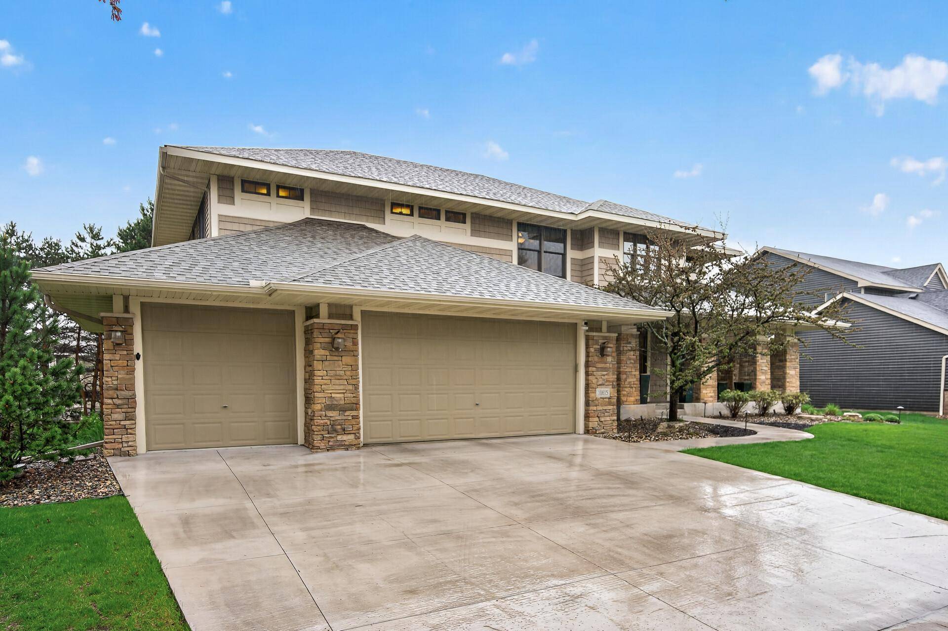 10815 Birch LN, Woodbury, MN 55129