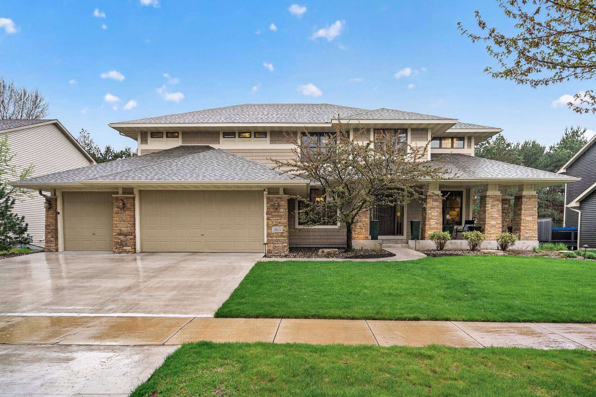 10815 Birch LN, Woodbury, MN 55129
