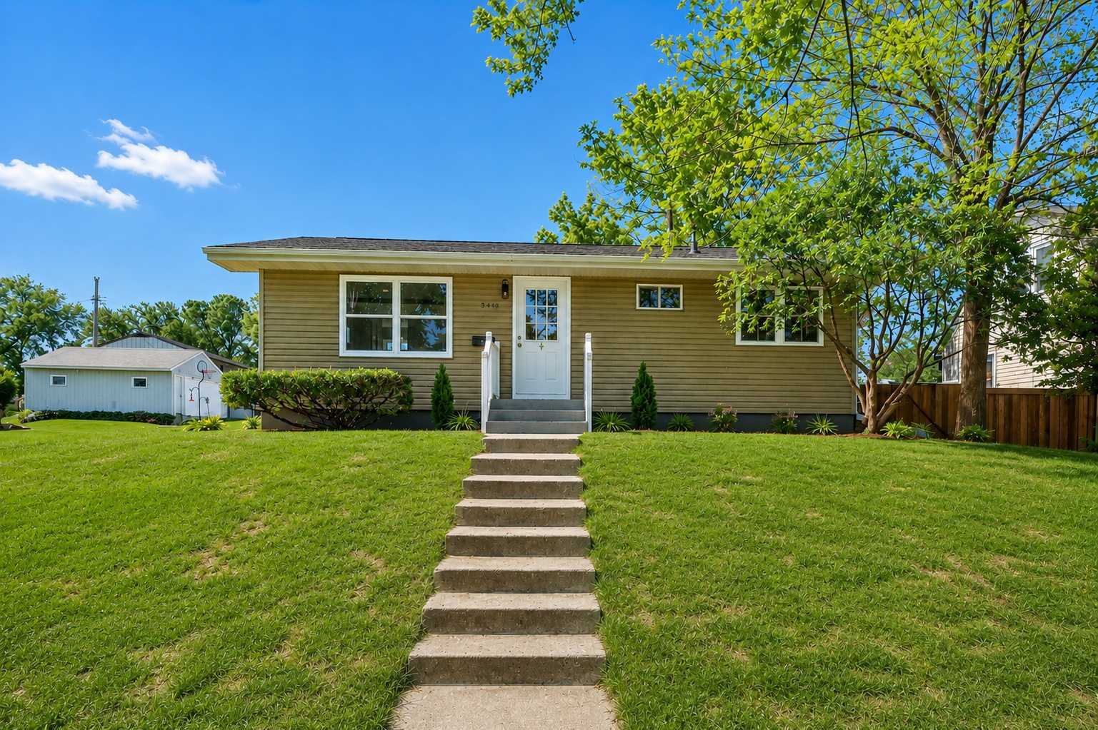 820 7th AVE E, Shakopee, MN 55379