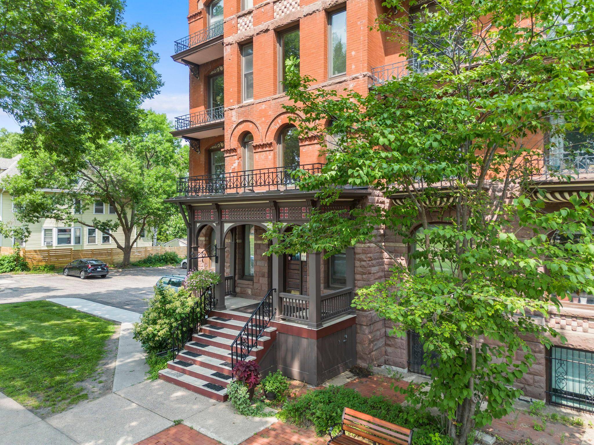 703 Laurel AVE #1W, Saint Paul, MN 55104