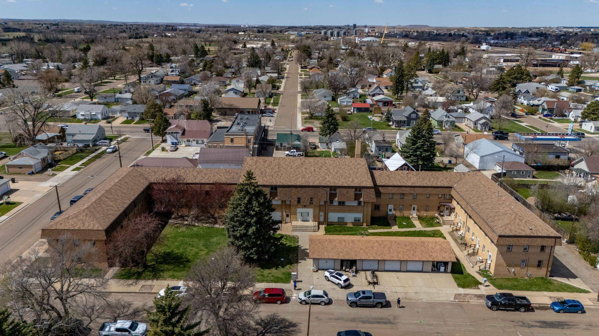 130 1st AVE SE, Dickinson, ND 58601