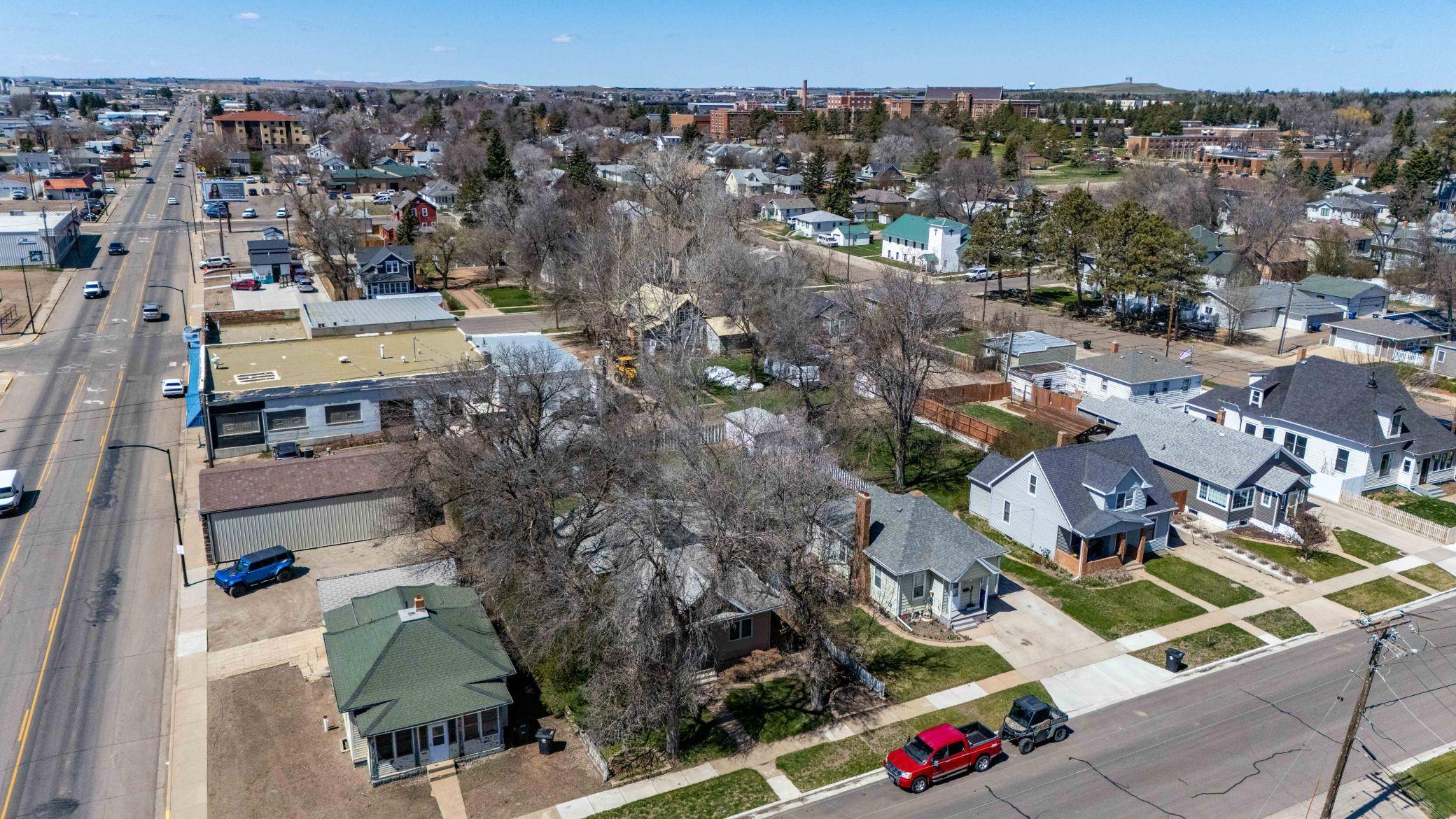 11 6th AVE W, Dickinson, ND 58601