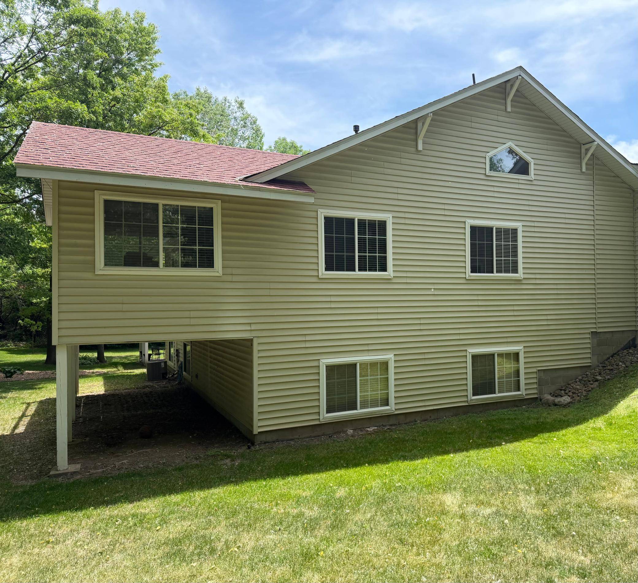 736 E Nicollet BLVD, Burnsville, MN 55337