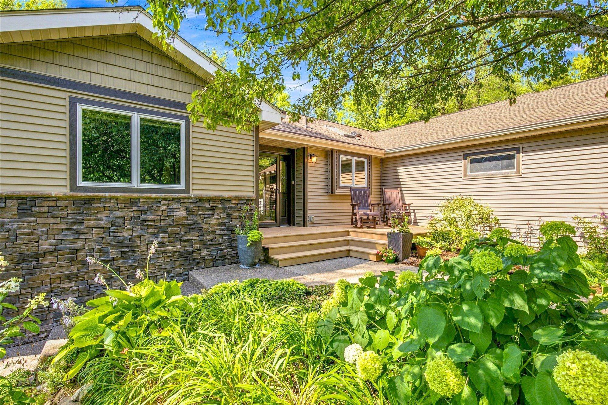163 Skyline DR, River Falls, WI 54022
