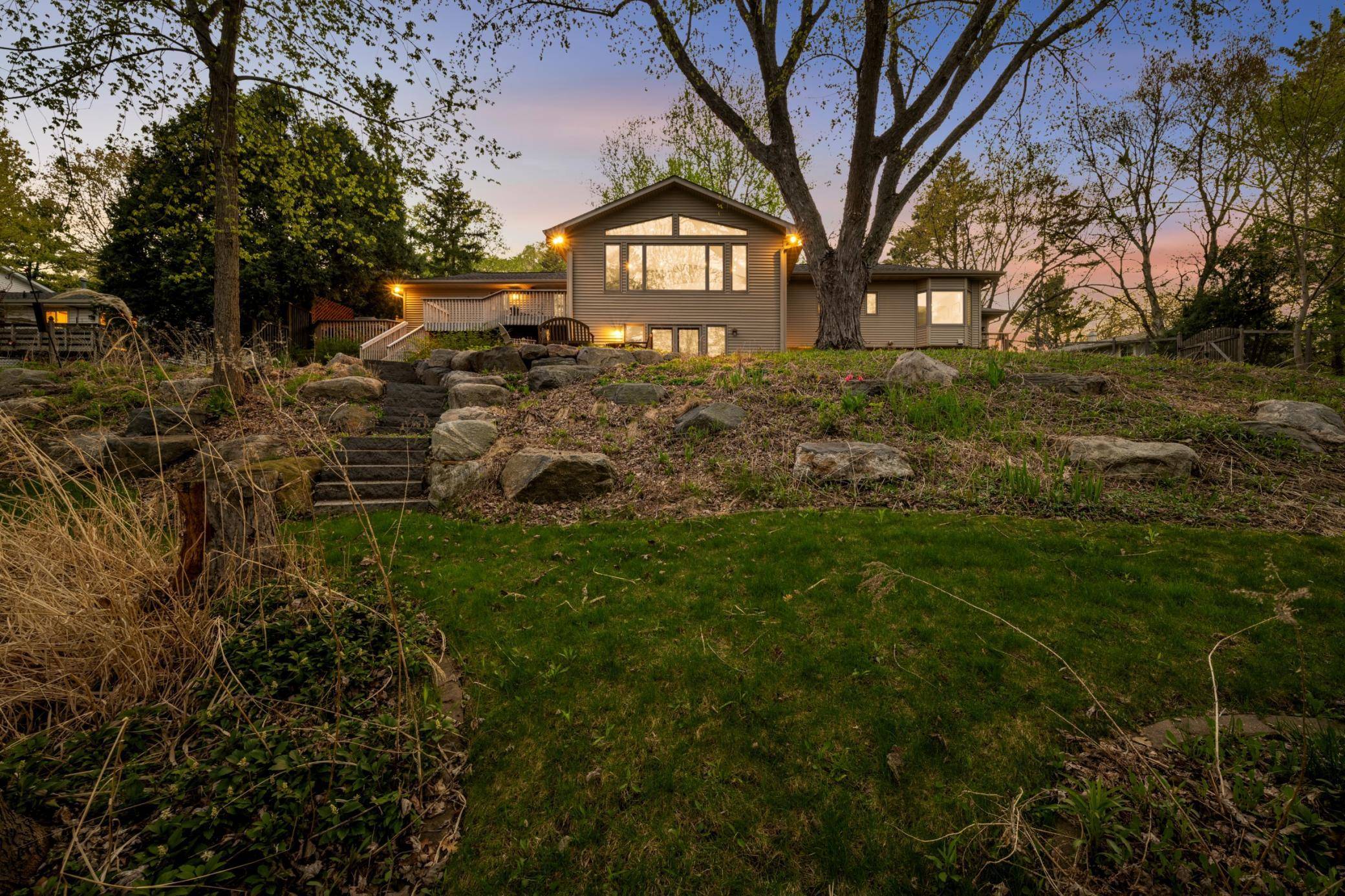 2120 Queensland LN N, Plymouth, MN 55447