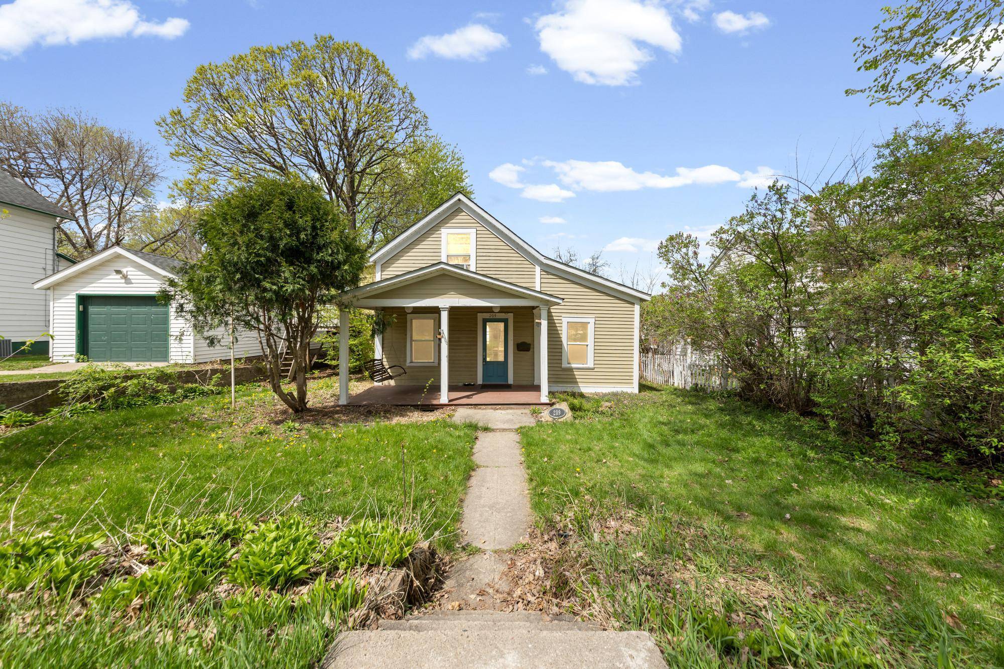 209 8th ST E, Hastings, MN 55033