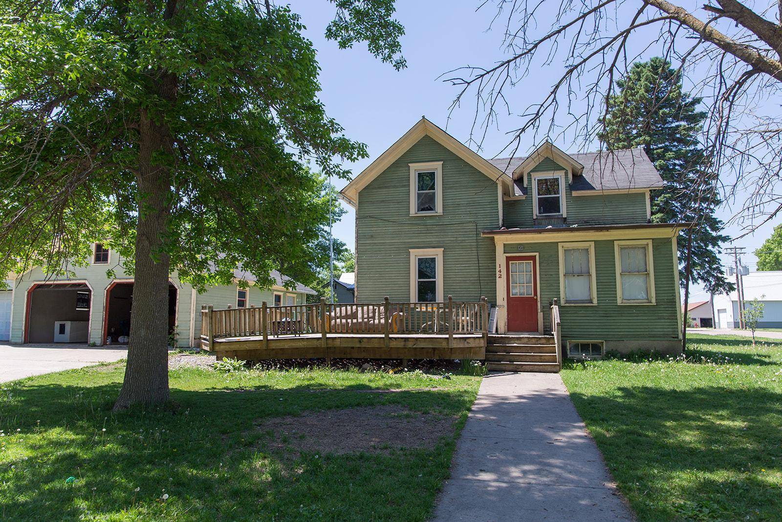 142 NE 3rd ST, Buffalo Lake, MN 55314