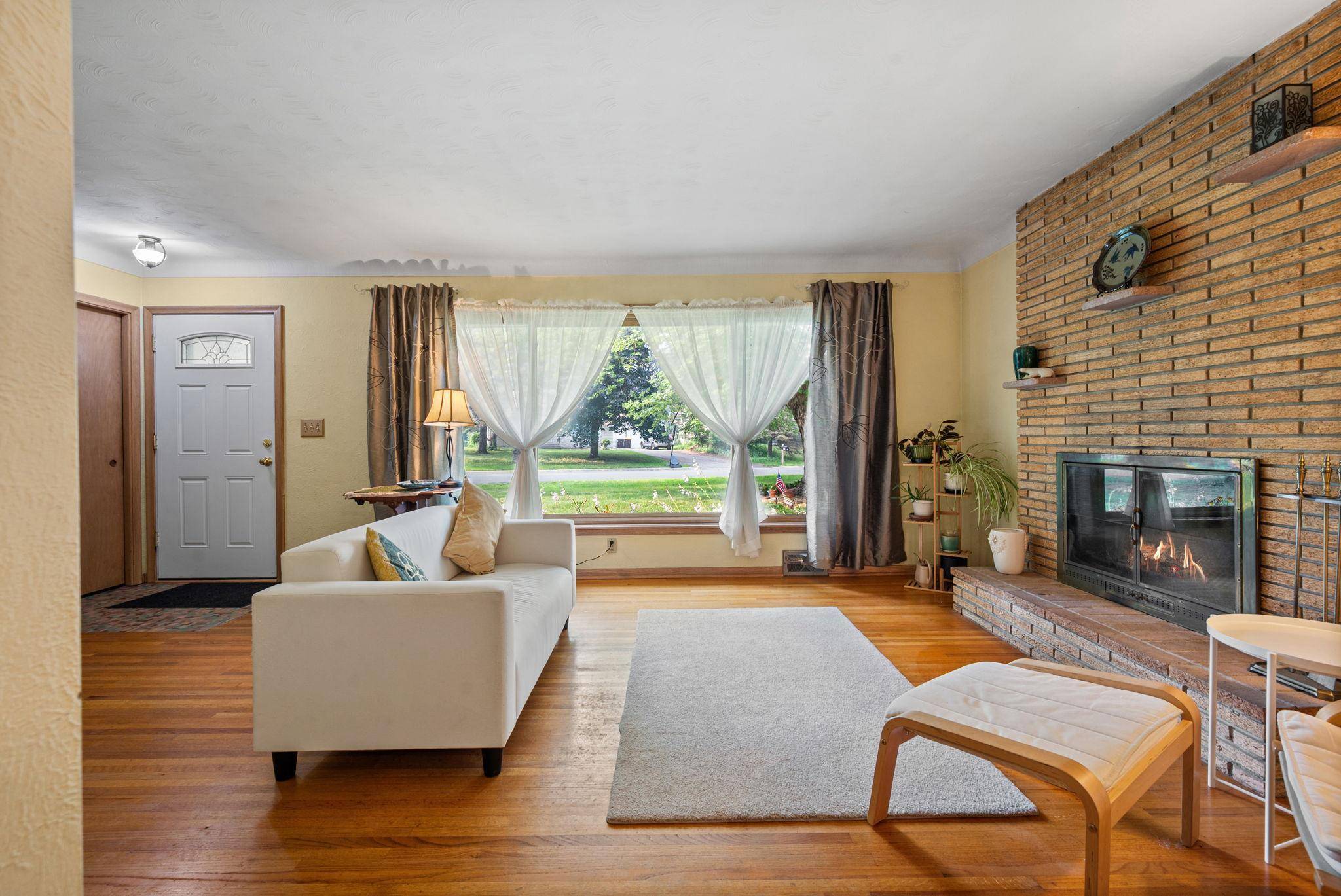 545 Miriam ST, Mendota Heights, MN 55118