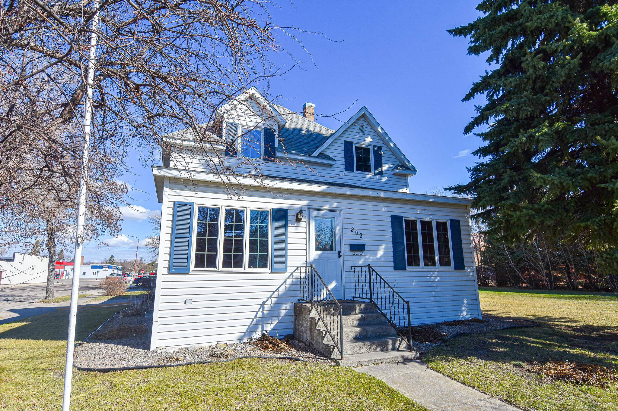 203 E Fletcher AVE, Warren, MN 56762