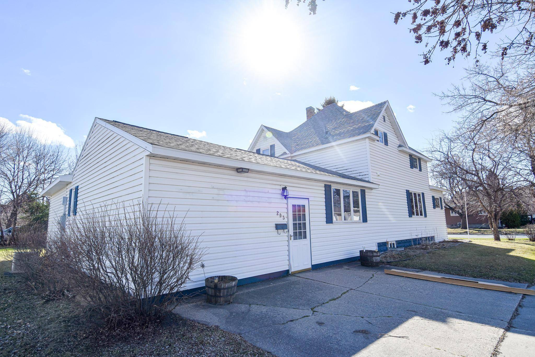 203 E Fletcher AVE, Warren, MN 56762