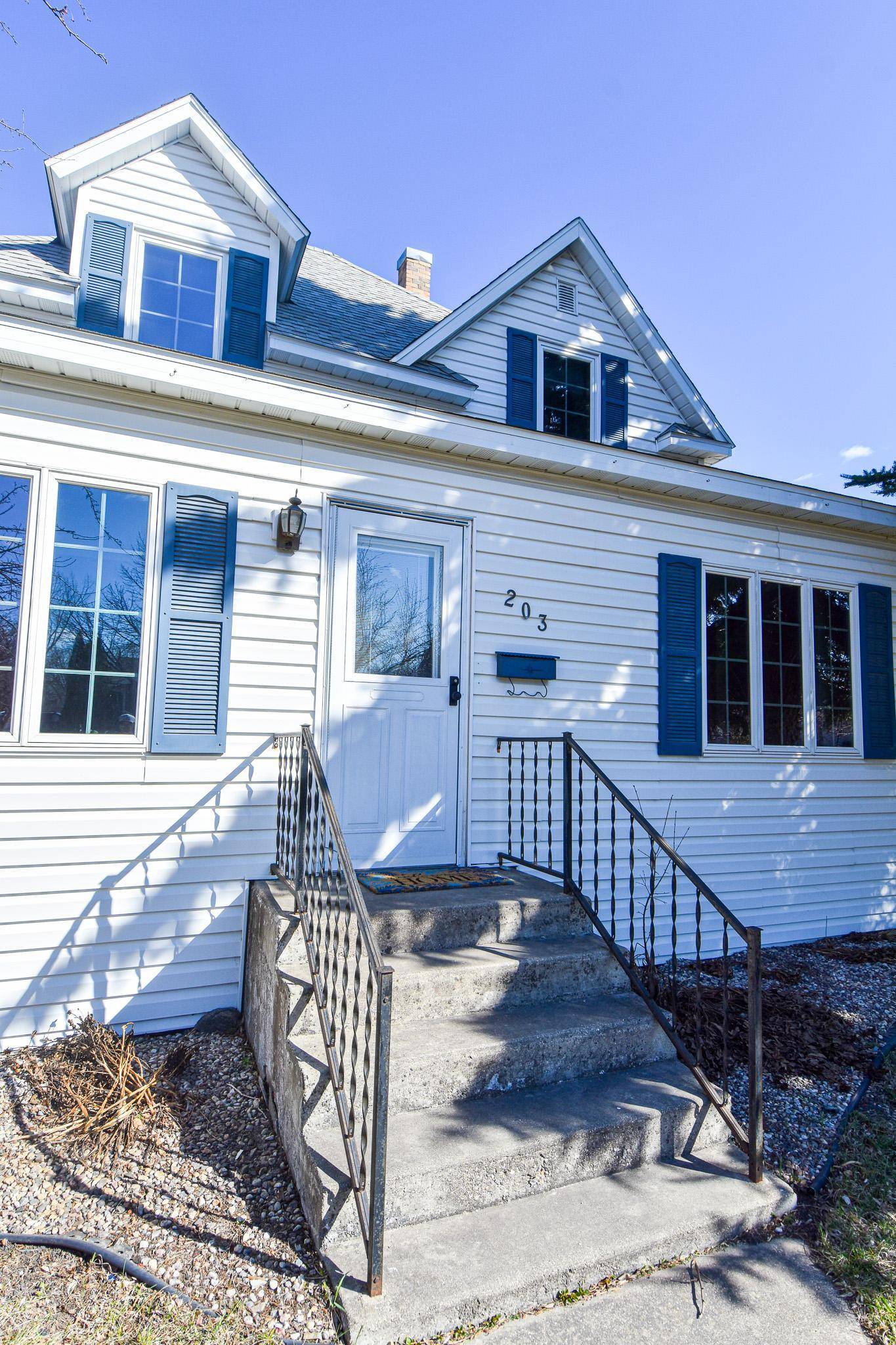203 E Fletcher AVE, Warren, MN 56762