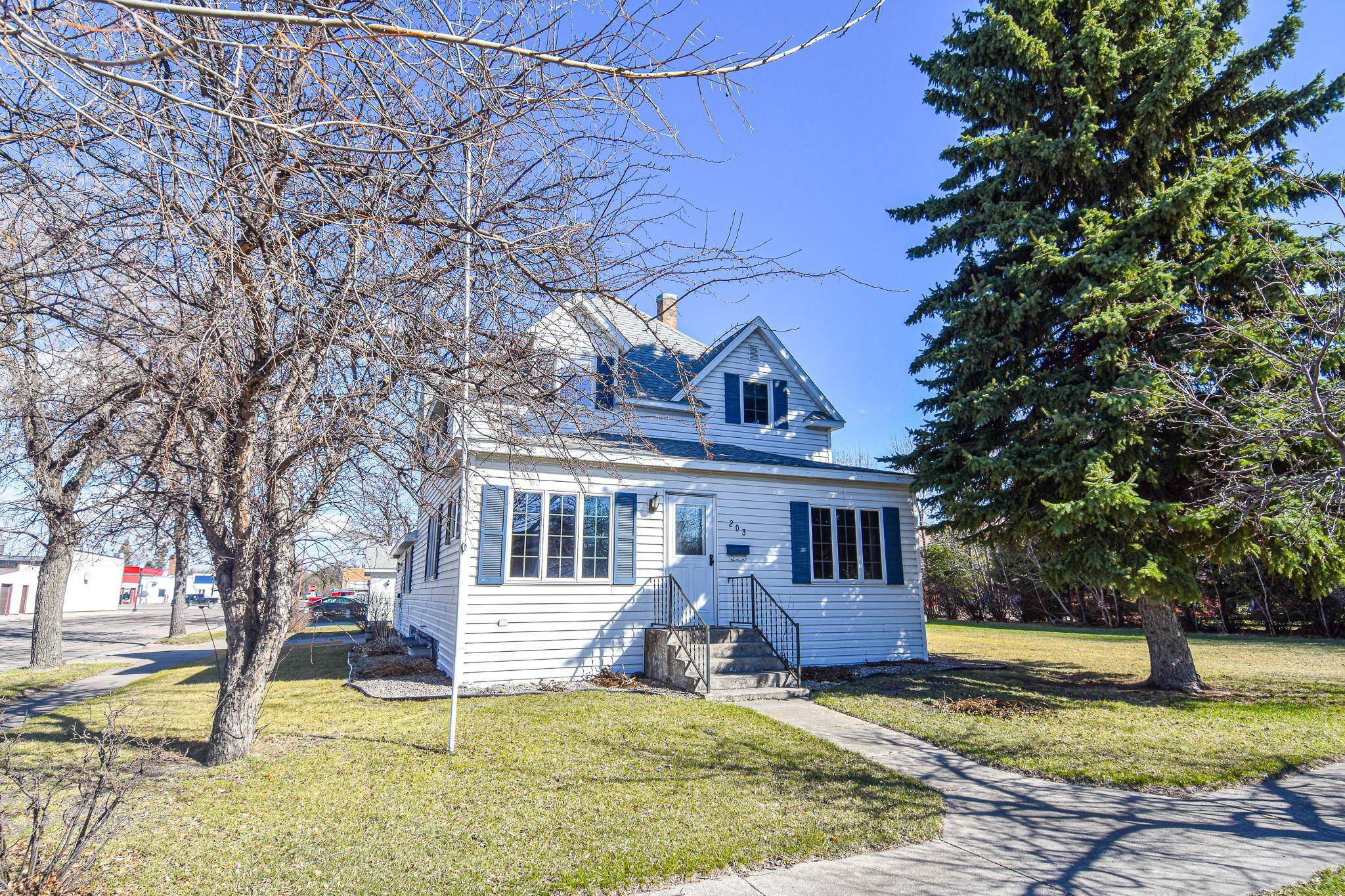 203 E Fletcher AVE, Warren, MN 56762