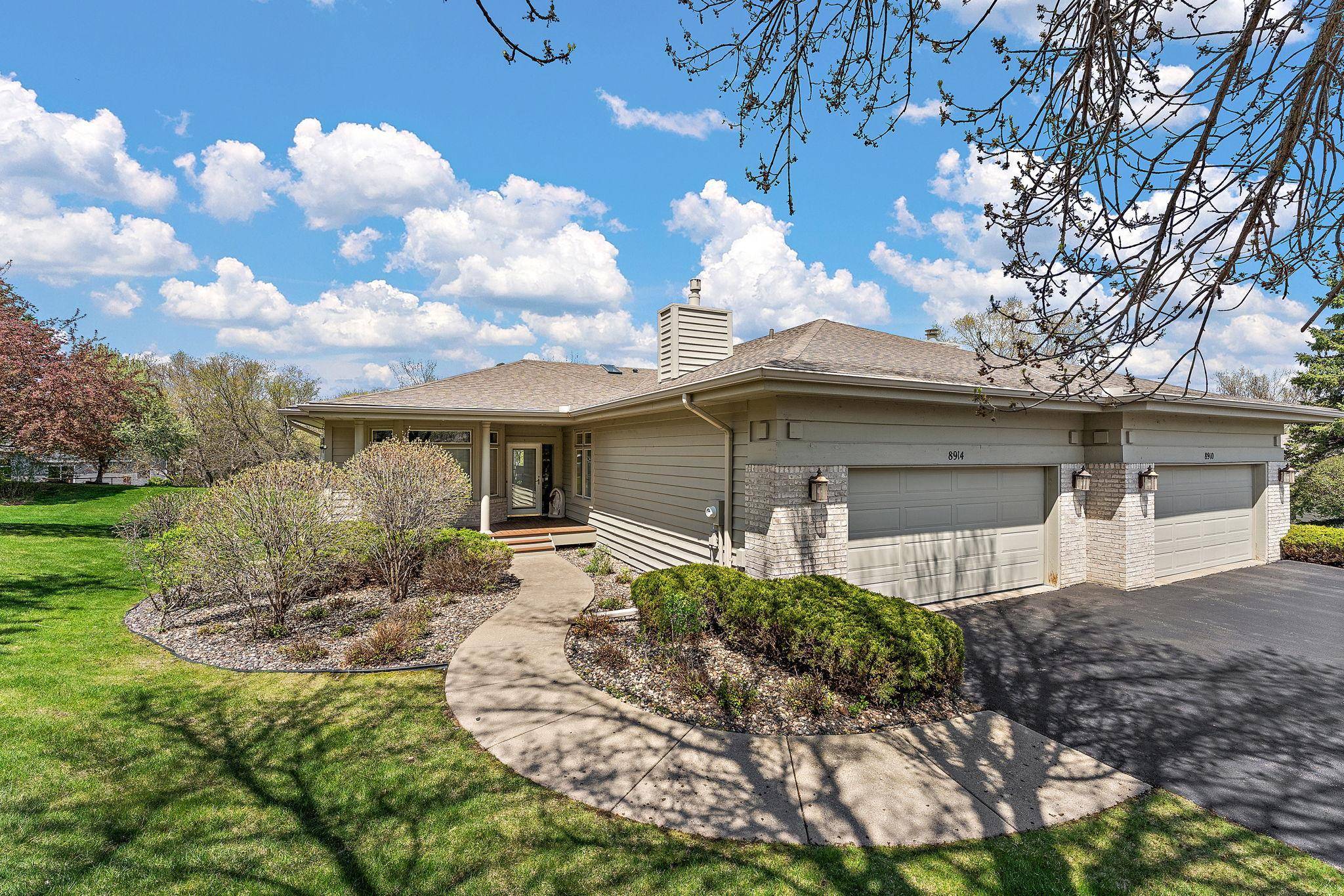 8914 Hilloway RD, Eden Prairie, MN 55347