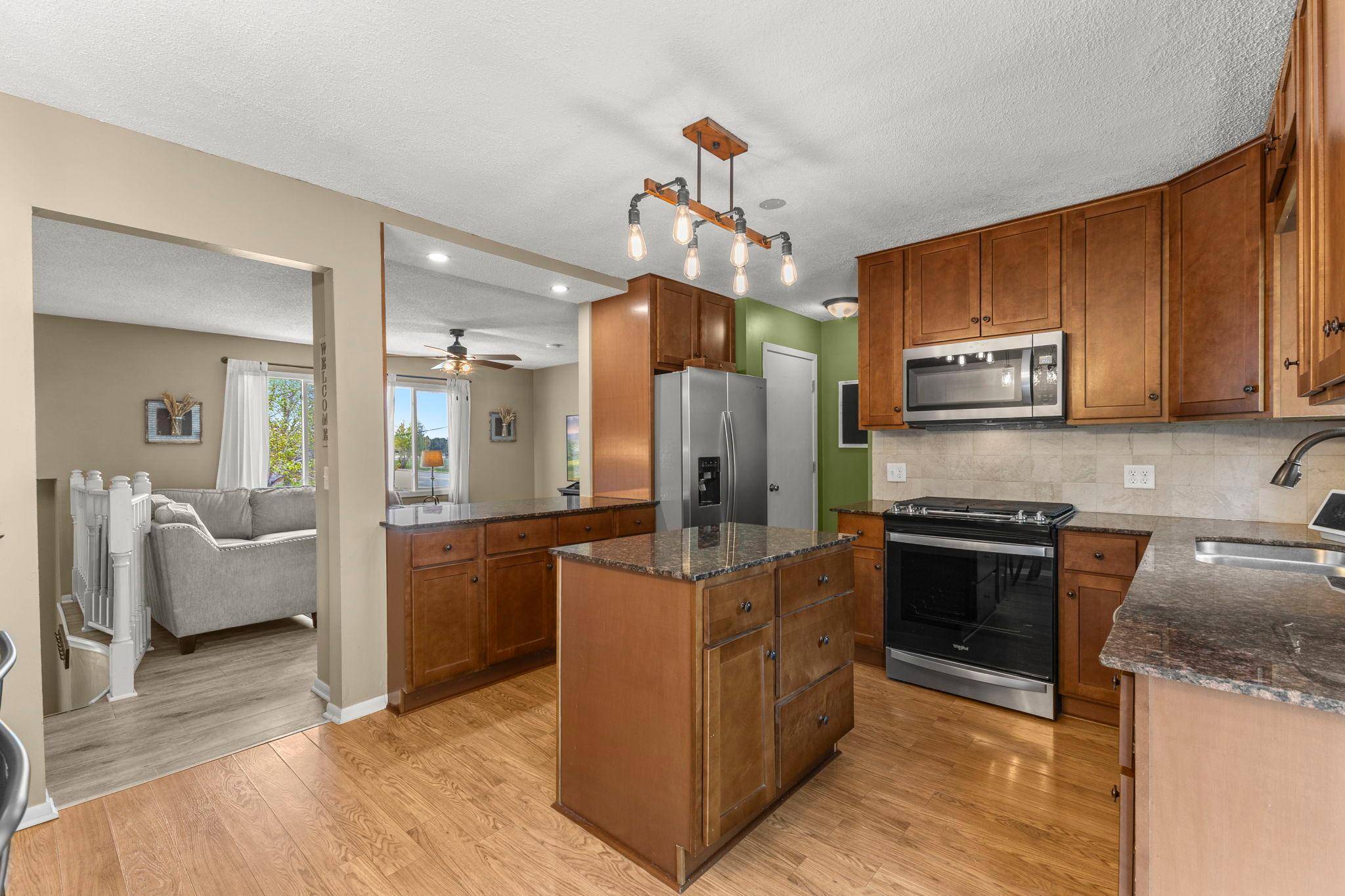 7501 82nd AVE N, Brooklyn Park, MN 55445