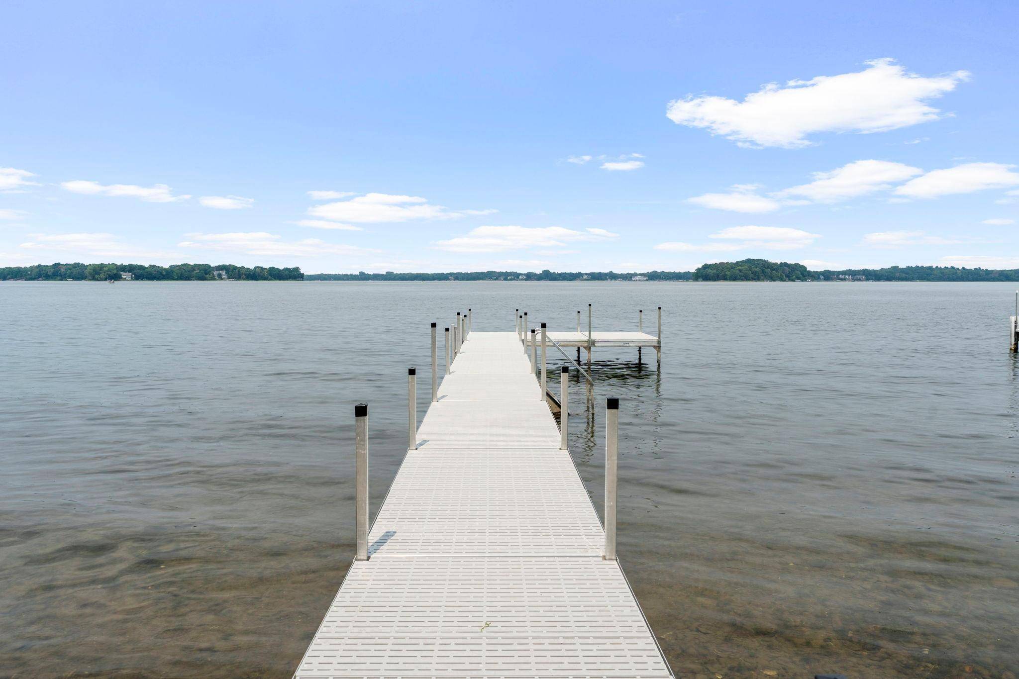 23 Birchwood LN, Birchwood, MN 55110