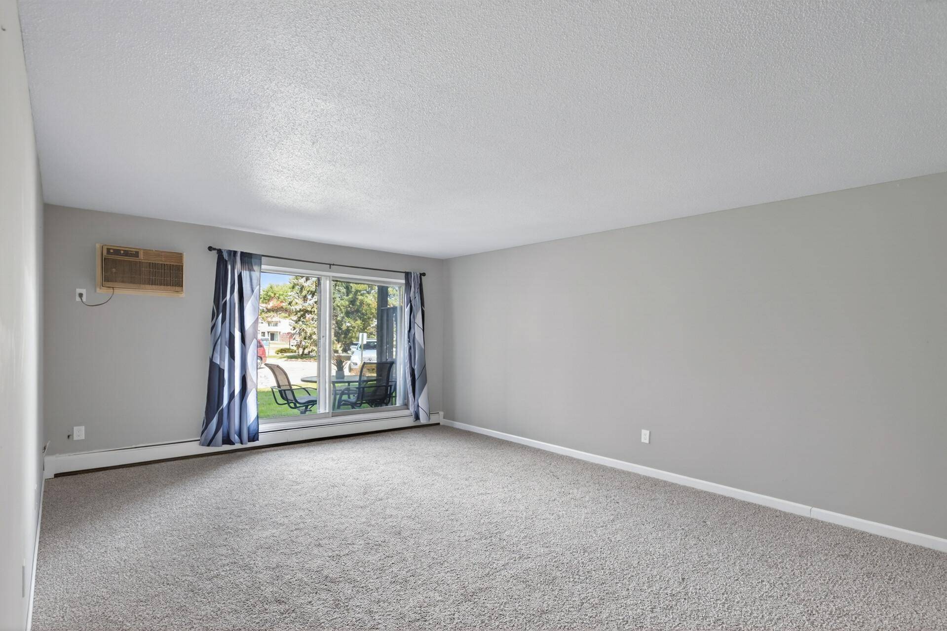 2011 E 122nd ST #D1, Burnsville, MN 55337