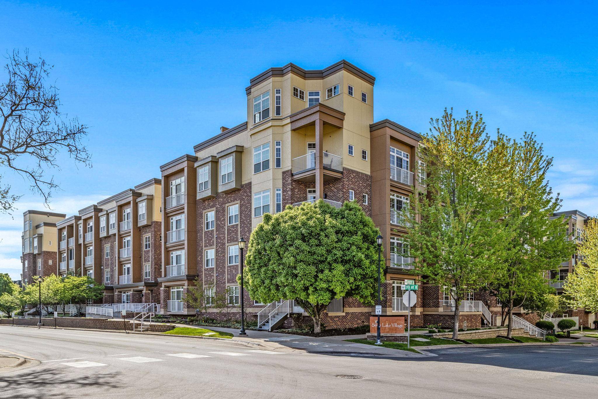 2405 39th AVE NE #205, Saint Anthony, MN 55421