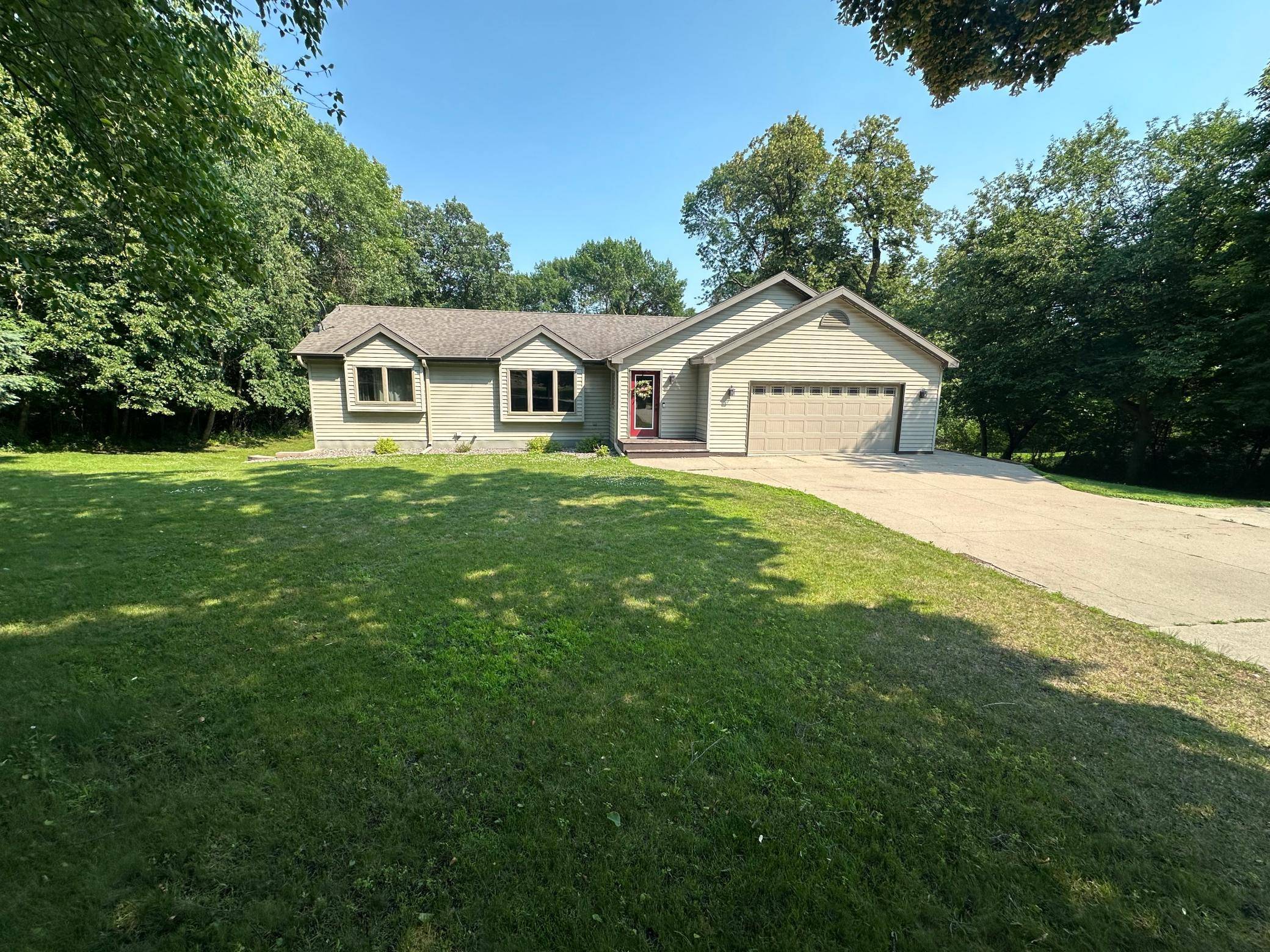 9 Nakota DR NE, Spicer, MN 56288