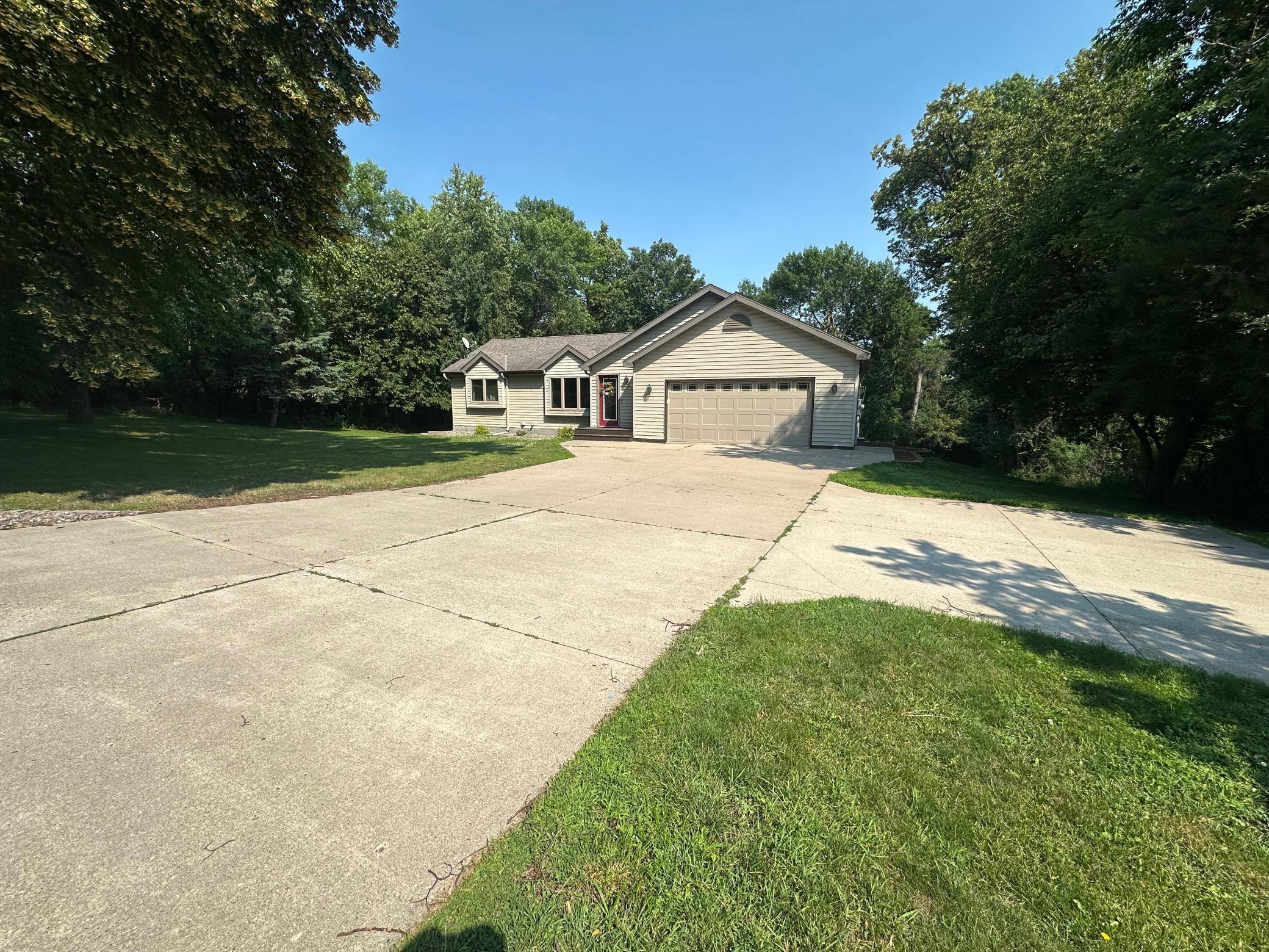 9 Nakota DR NE, Spicer, MN 56288